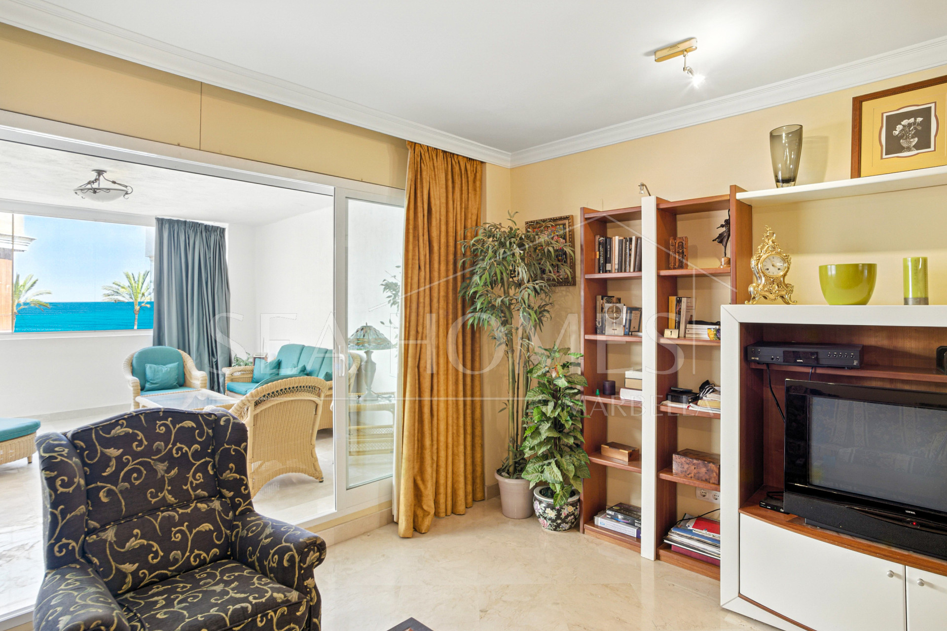 Exclusive Beachfront Two-Bedroom South-Facing Apartment with Sea Views in La Herradura, Marbella