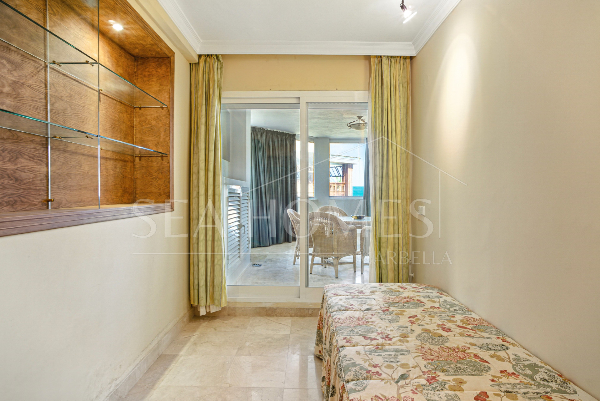 Exclusive Beachfront Two-Bedroom South-Facing Apartment with Sea Views in La Herradura, Marbella