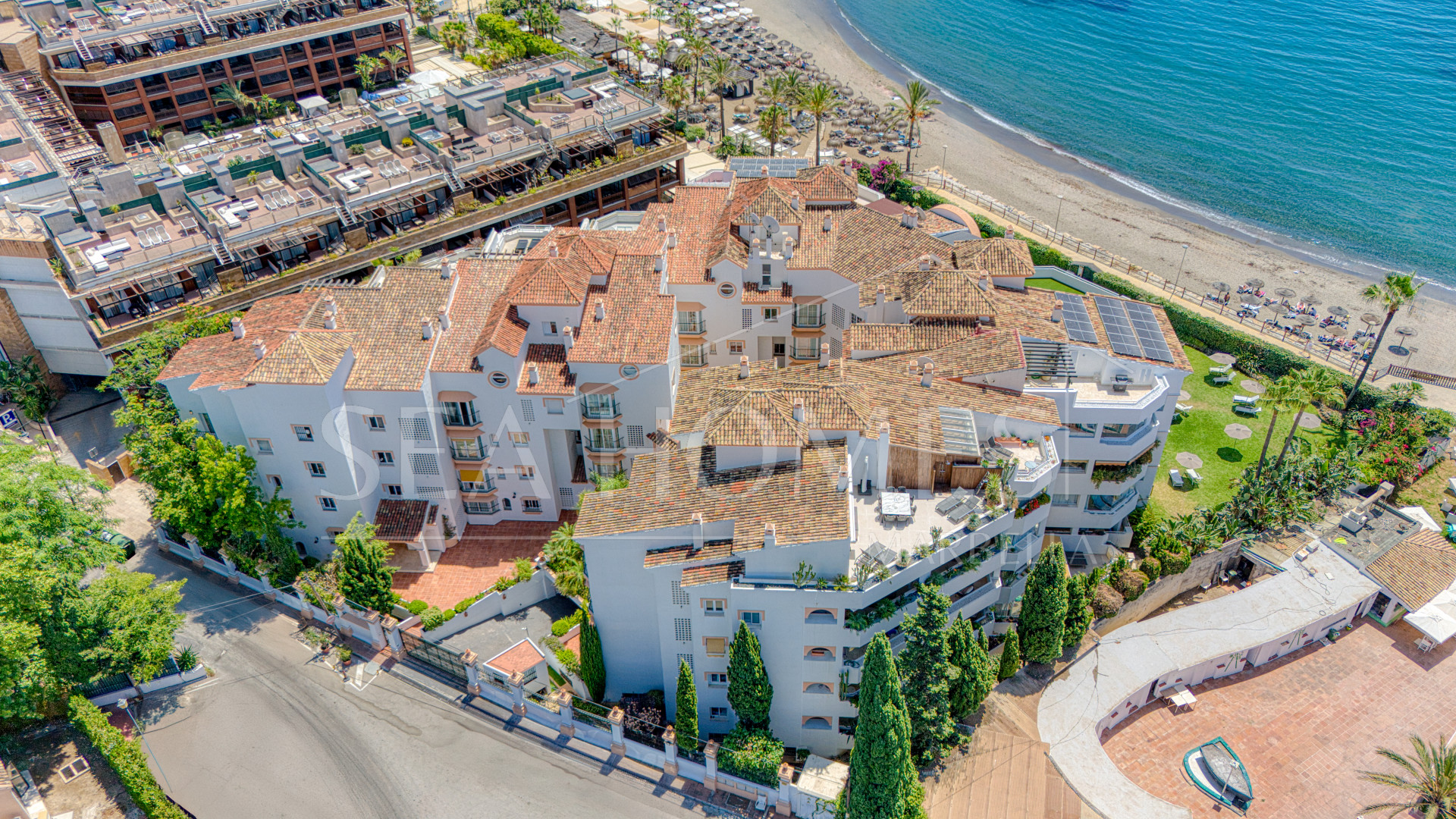 Exclusive Beachfront Two-Bedroom South-Facing Apartment with Sea Views in La Herradura, Marbella