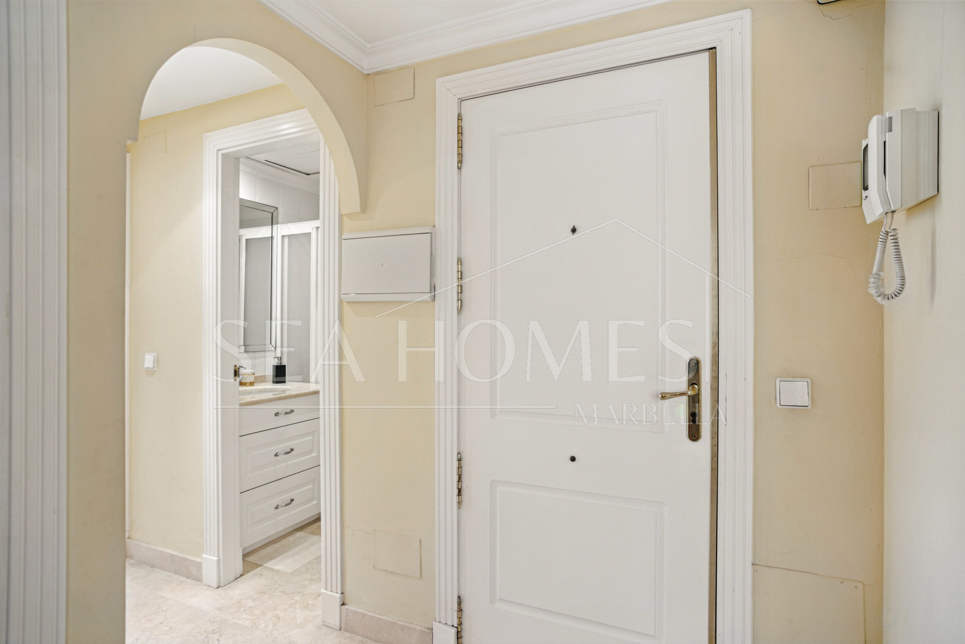 Exclusive Beachfront Two-Bedroom South-Facing Apartment with Sea Views in La Herradura, Marbella