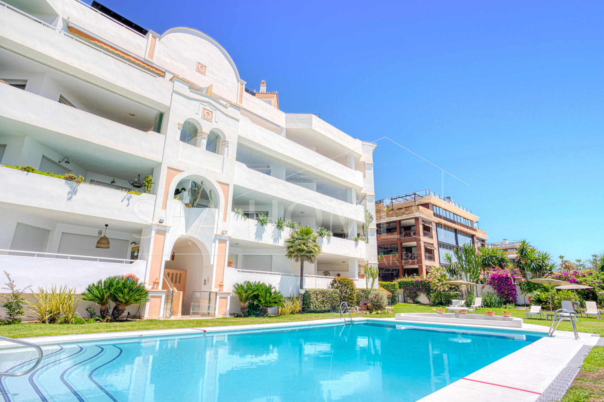 Exclusive Beachfront Two-Bedroom South-Facing Apartment with Sea Views in La Herradura, Marbella