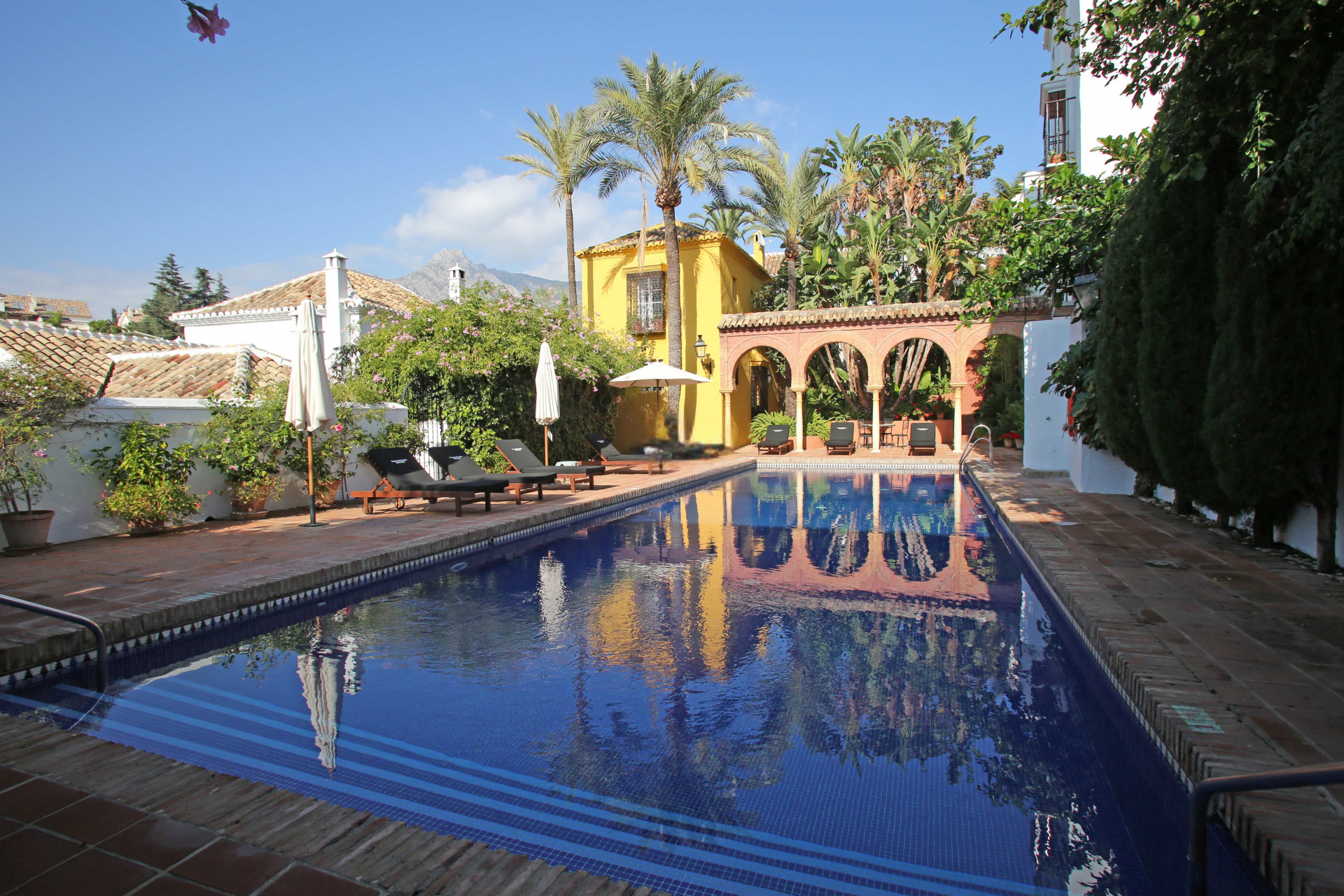 Beautiful four-bedroom townhouse located in the charming community Lomas Del Marbella Club Pueblo