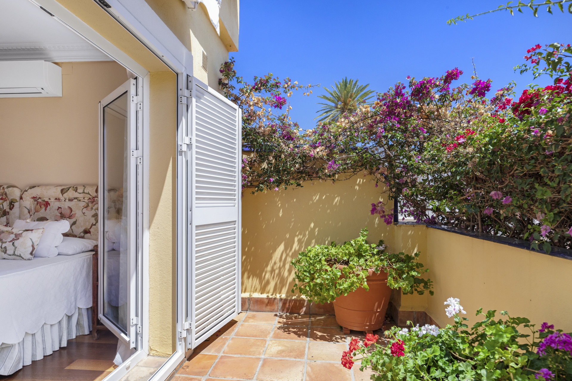 Charming Townhouse with Solarium in Marbella's Historic Heart