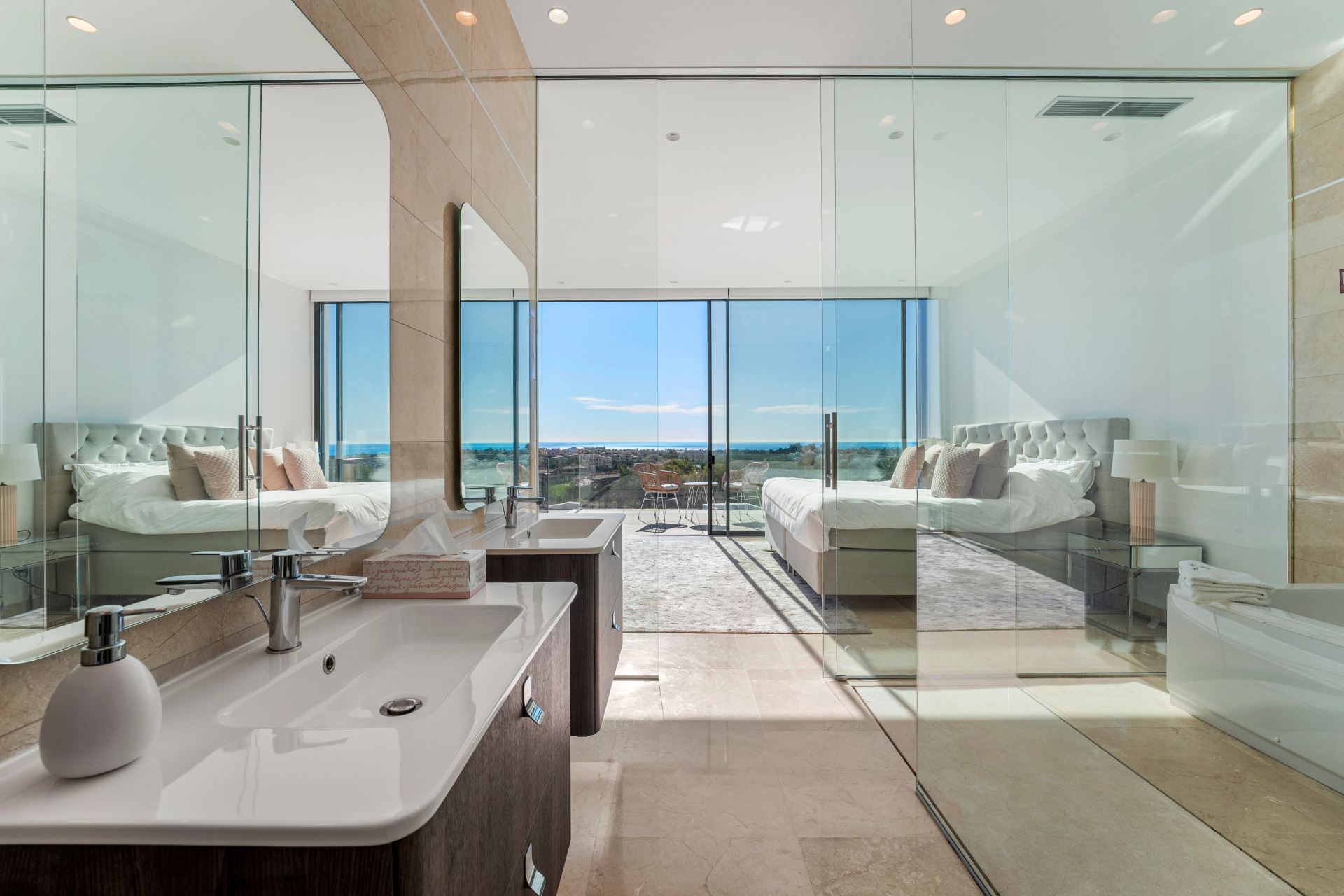 Five Bedroom Villa with Panoramic Views located in La Alqueria, Benahavis