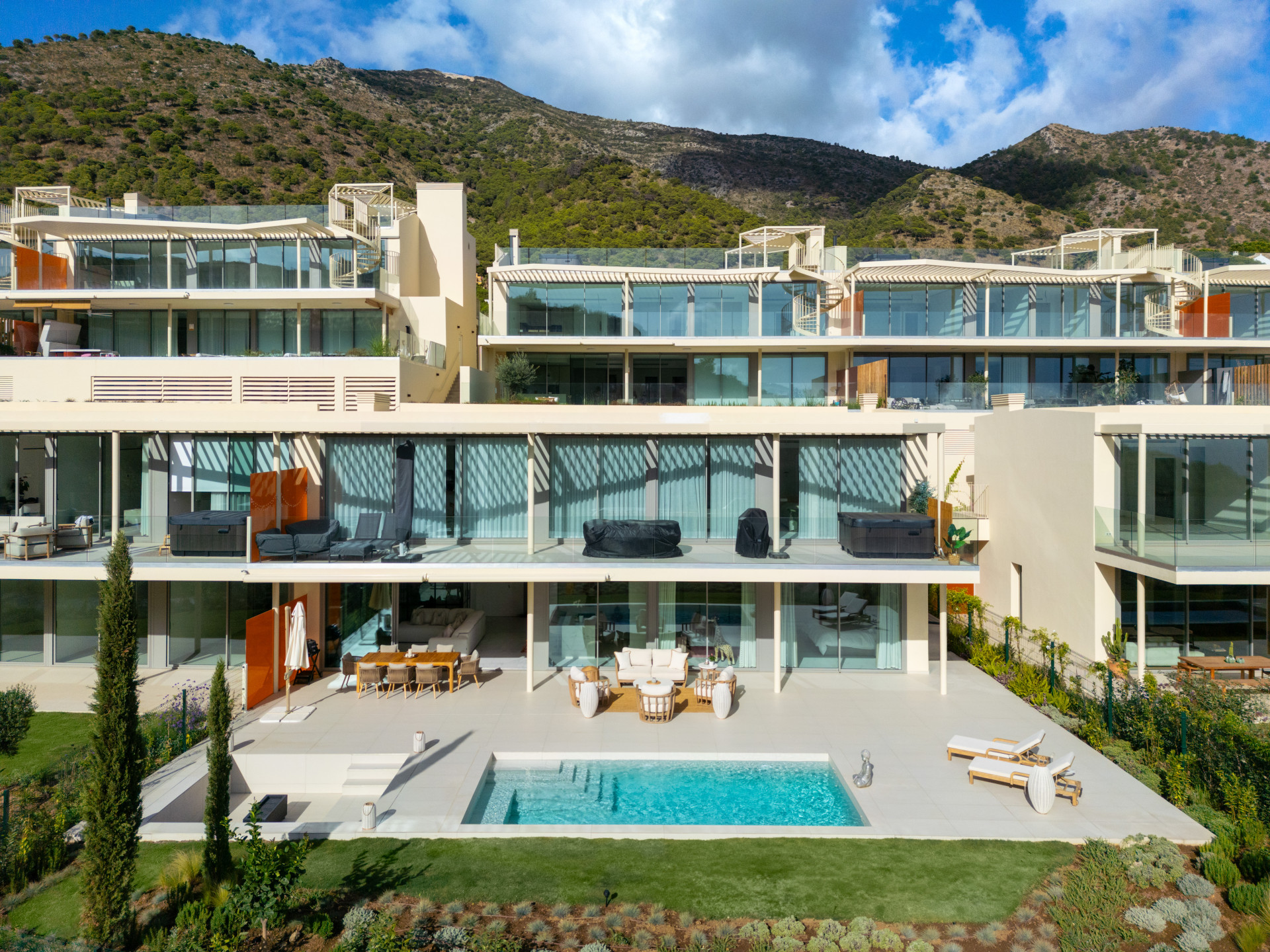 Luxurious 3-Bedroom Apartment in Reserva del Higuerón, Benalmádena