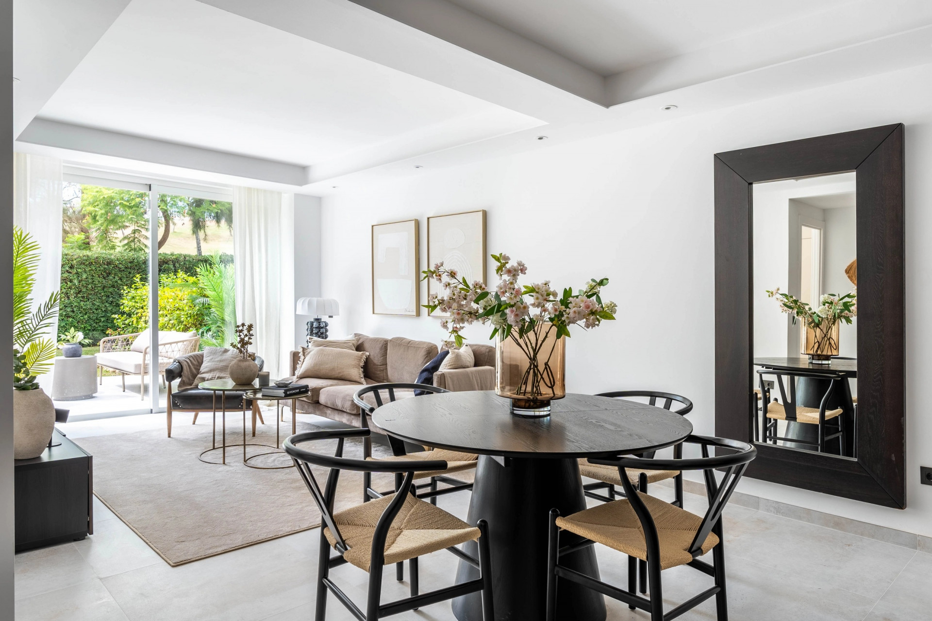 Exquisite three bedroom ground-floor apartment tucked away in the sought-after community of La Quinta.