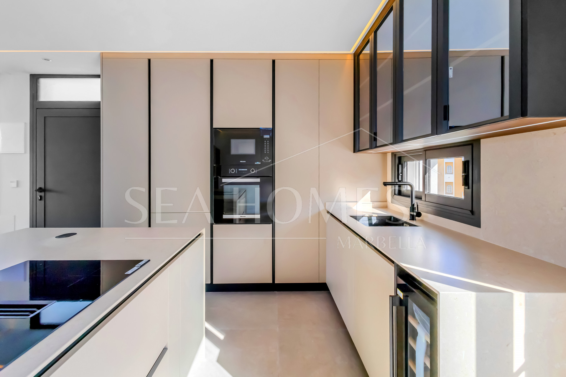 Beautifully reformed two bedroom apartment in the gated community of Jardines de Andalucía, Nueva Andalucia with sea views