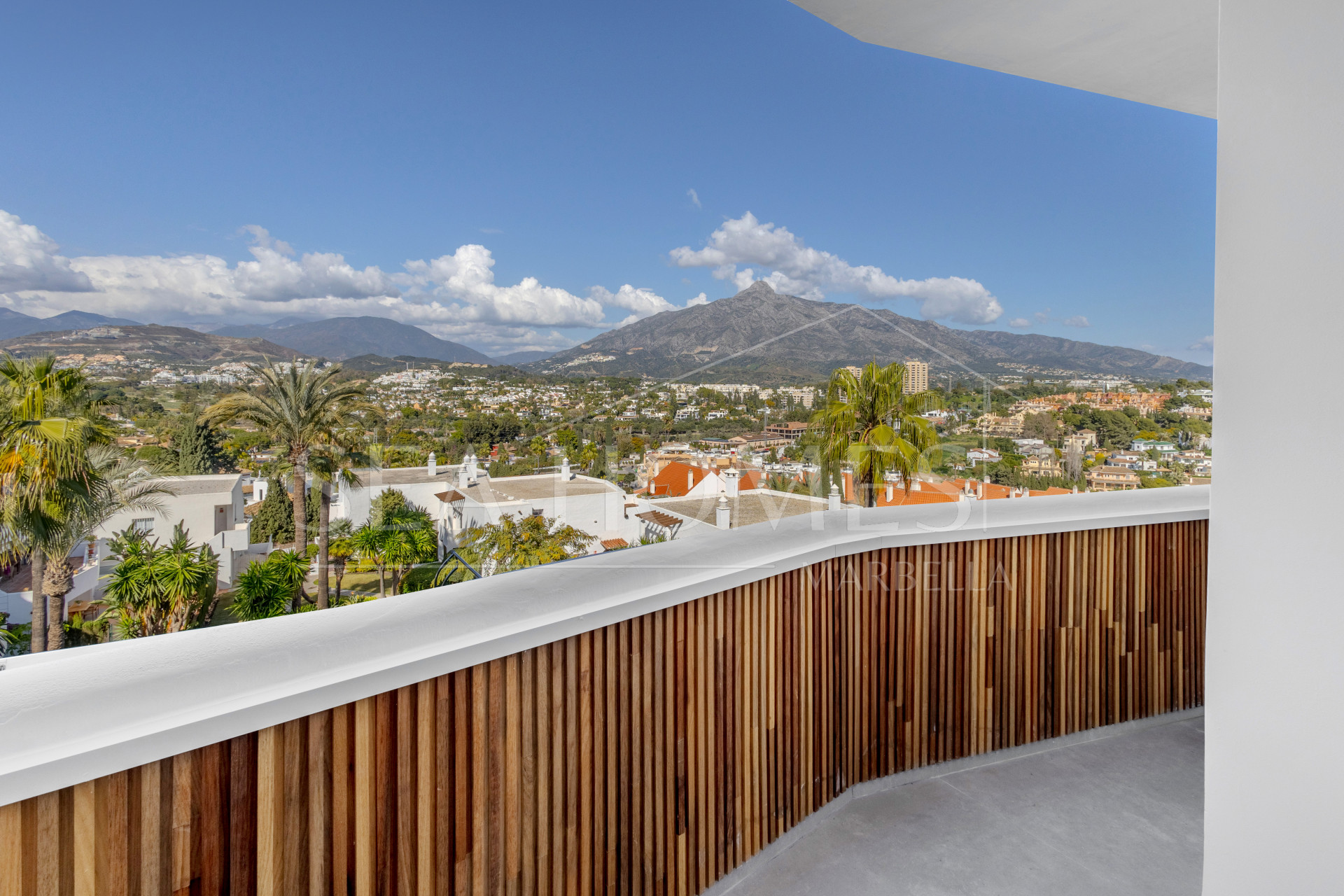 Beautifully reformed two bedroom apartment in the gated community of Jardines de Andalucía, Nueva Andalucia with sea views