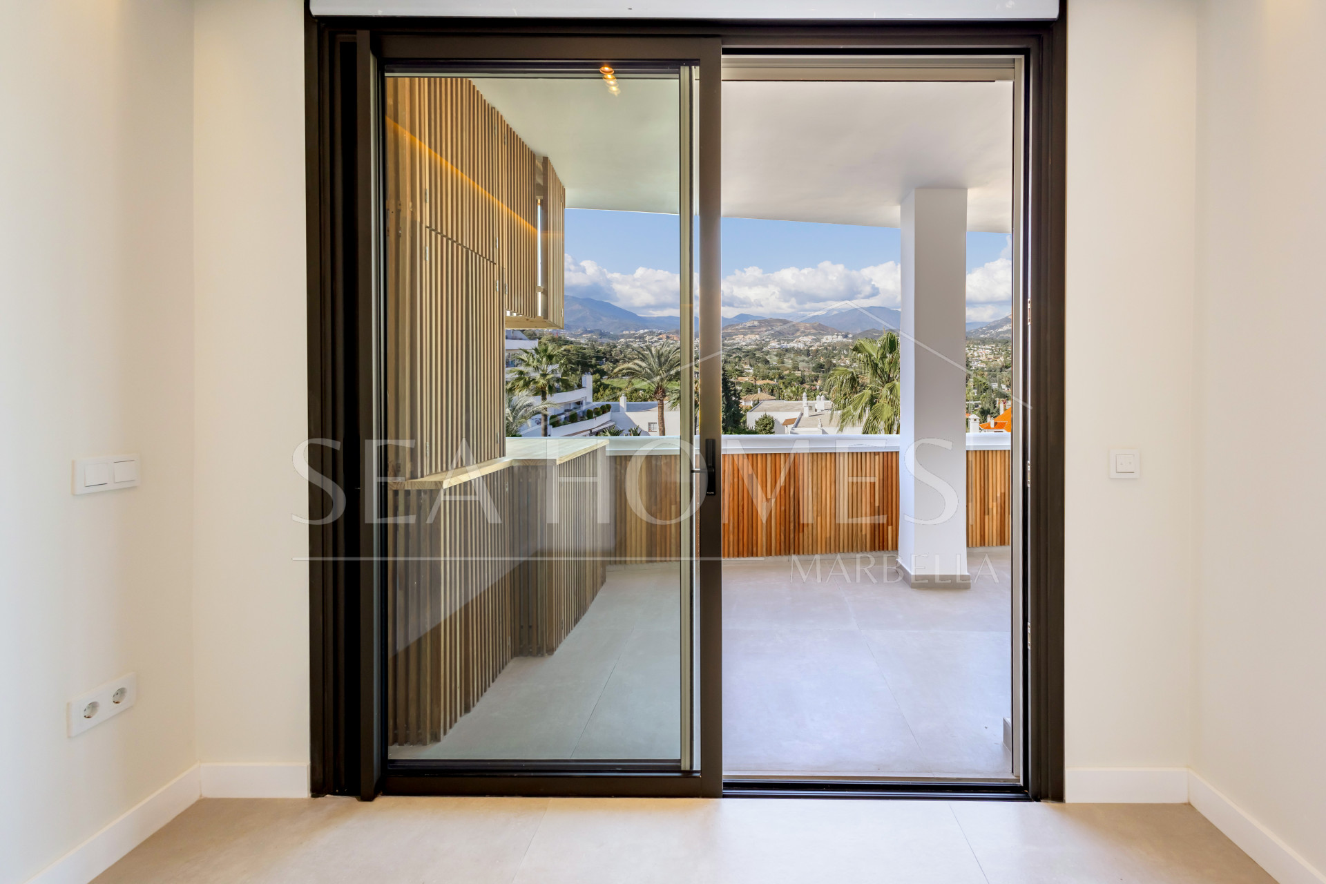 Beautifully reformed two bedroom apartment in the gated community of Jardines de Andalucía, Nueva Andalucia with sea views