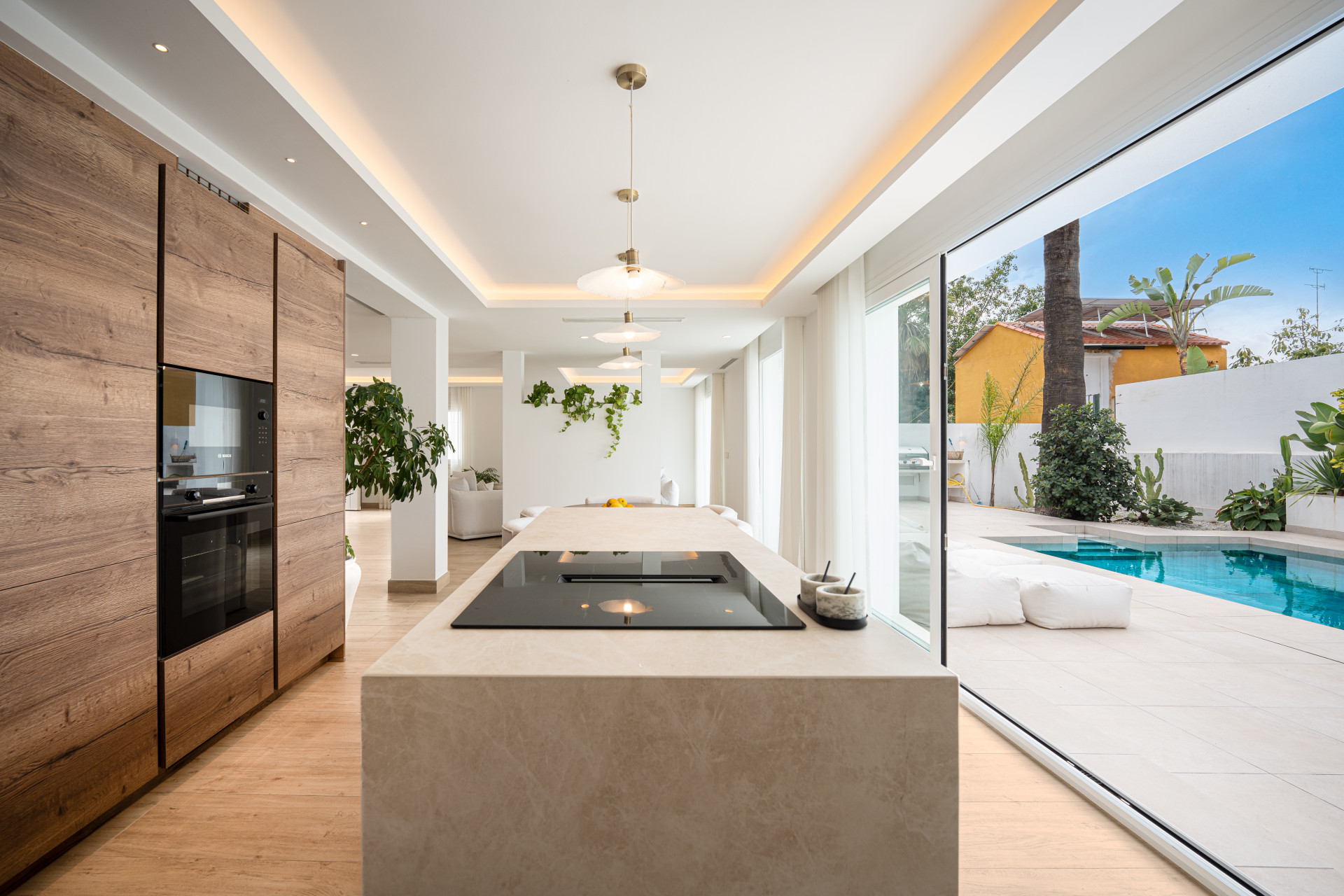 Stunning renovated, four bedroom, single floor Villa located in Nueva Andalucía