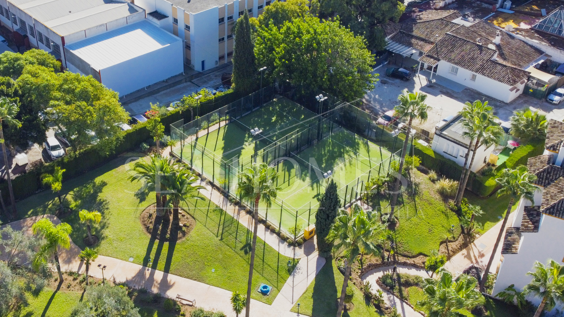 Elegant two bedroom, south-west facing apartment in the gated community El Infantado on Marbella’s Golden Mile