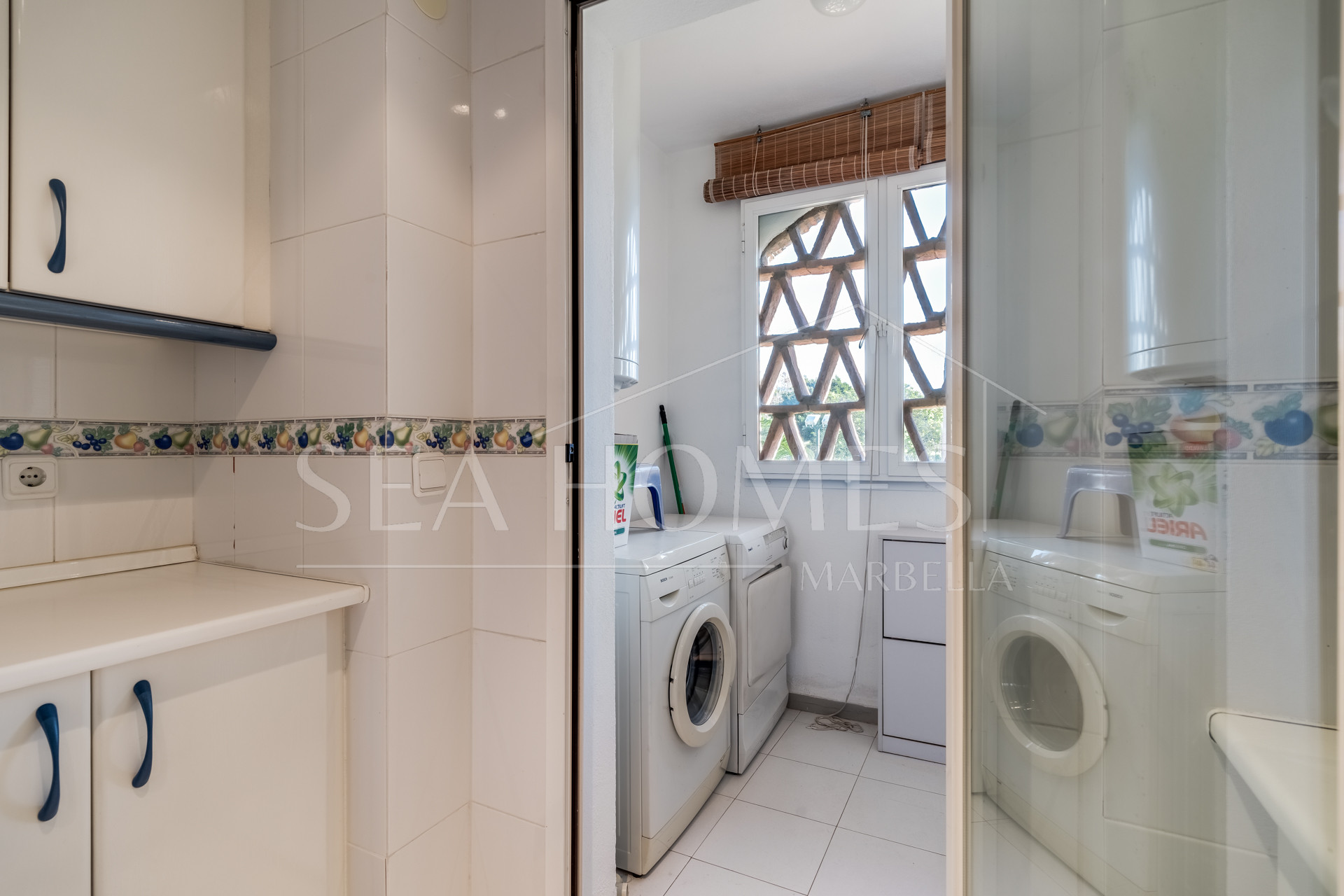 Elegant two bedroom, south-west facing apartment in the gated community El Infantado on Marbella’s Golden Mile
