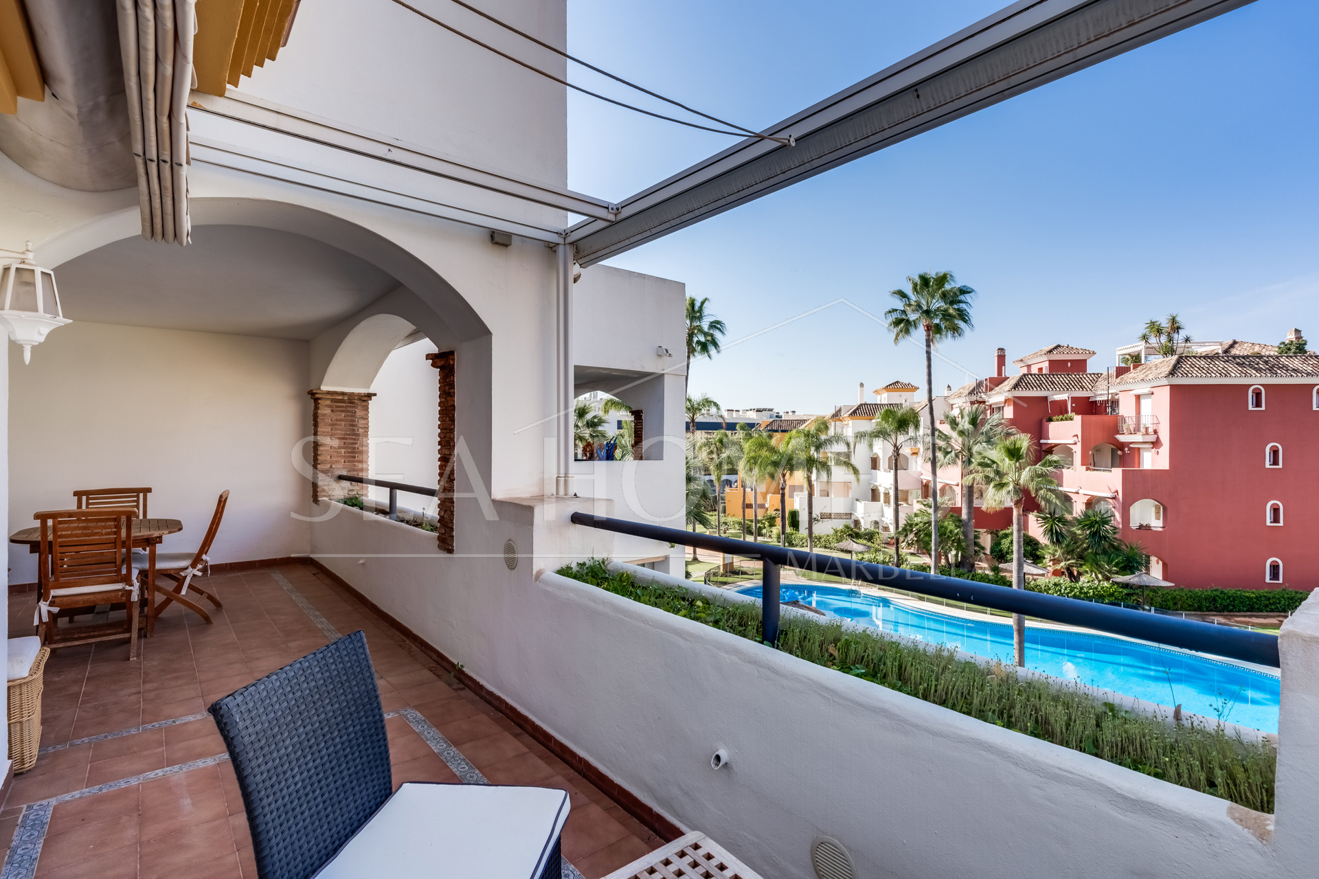 Elegant two bedroom, south-west facing apartment in the gated community El Infantado on Marbella’s Golden Mile
