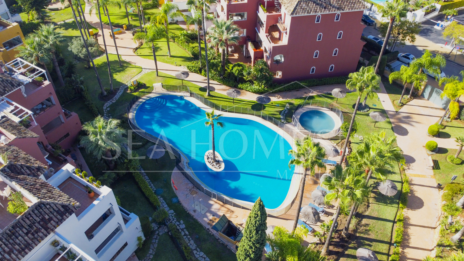Elegant two bedroom, south-west facing apartment in the gated community El Infantado on Marbella’s Golden Mile