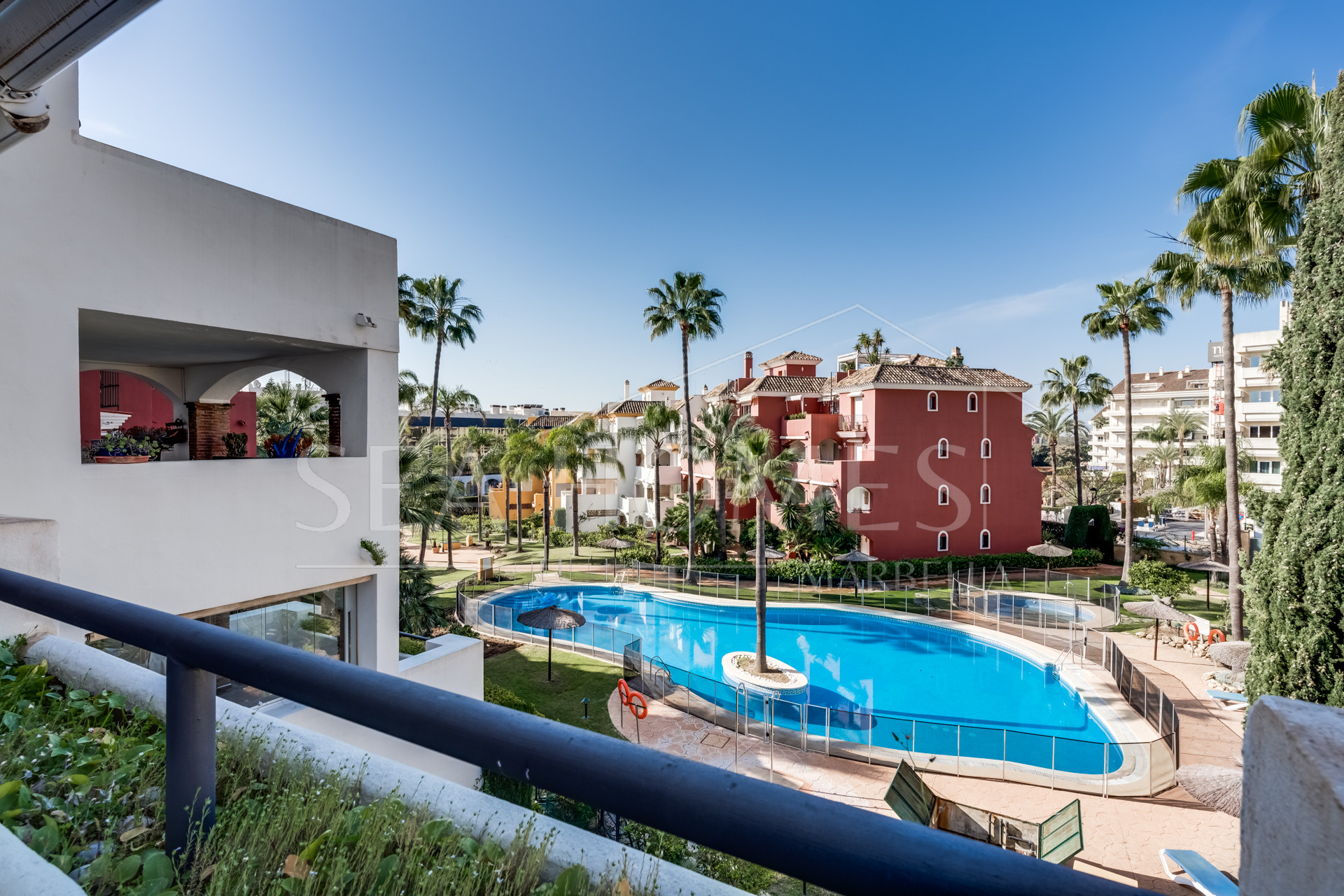 Elegant two bedroom, south-west facing apartment in the gated community El Infantado on Marbella’s Golden Mile