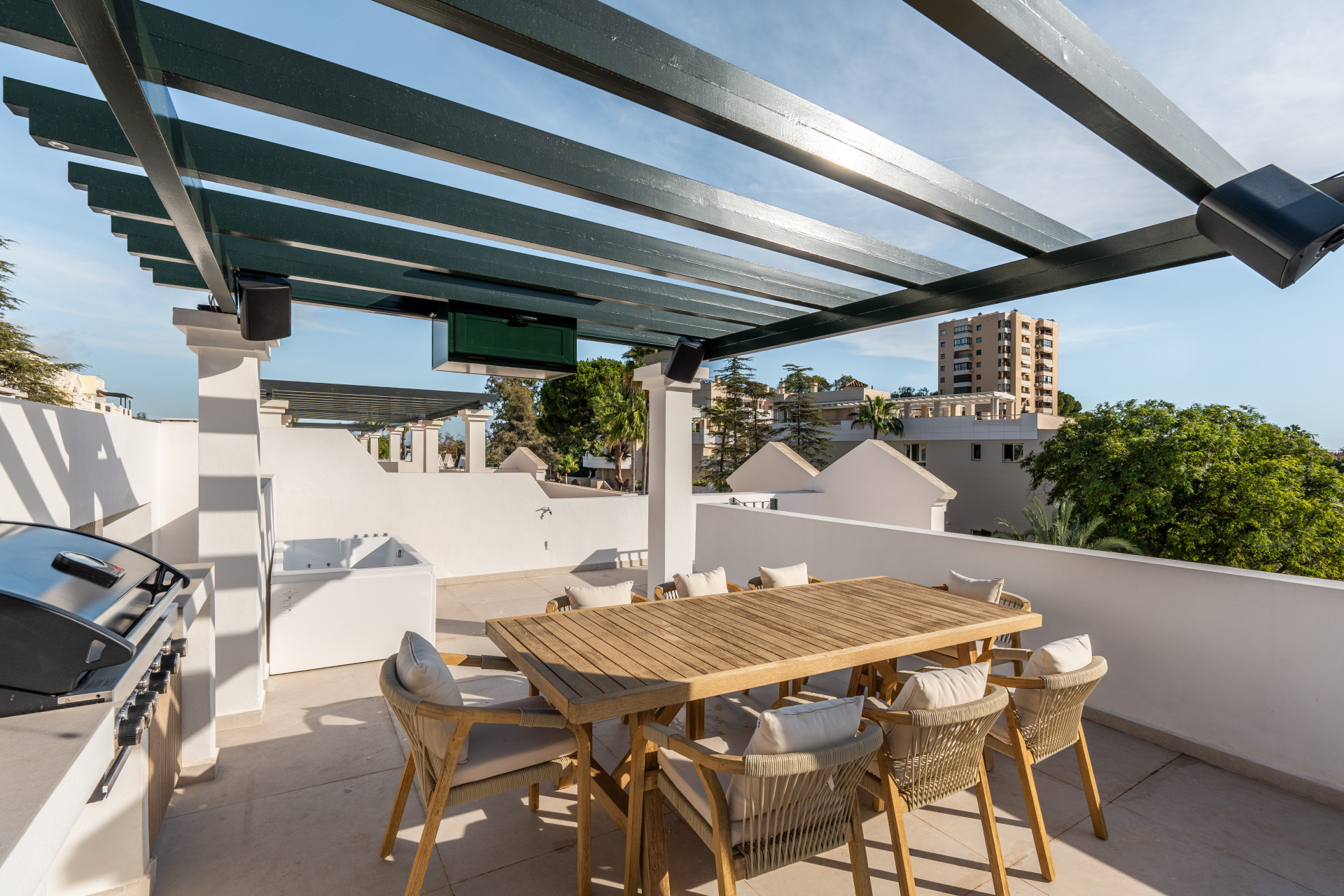 Bright and spacious, four bedroom duplex penthouse located in Aloha Gardens, Nueva Andalucia