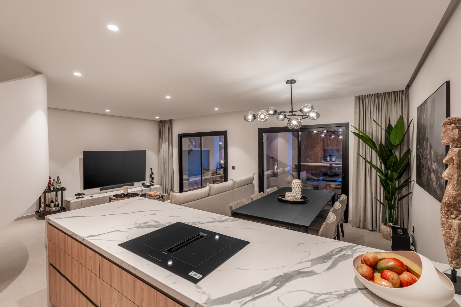 Bright and spacious, four bedroom duplex penthouse located in Aloha Gardens, Nueva Andalucia