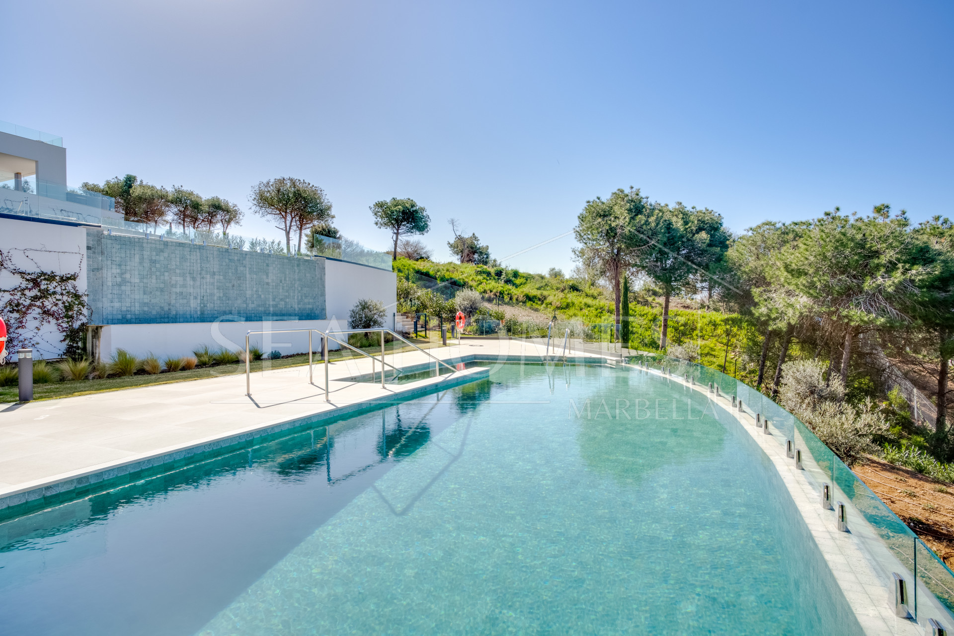 Exclusive new two bedroom apartment in Marbella Sunset, located in Cabopino with stunning sea views