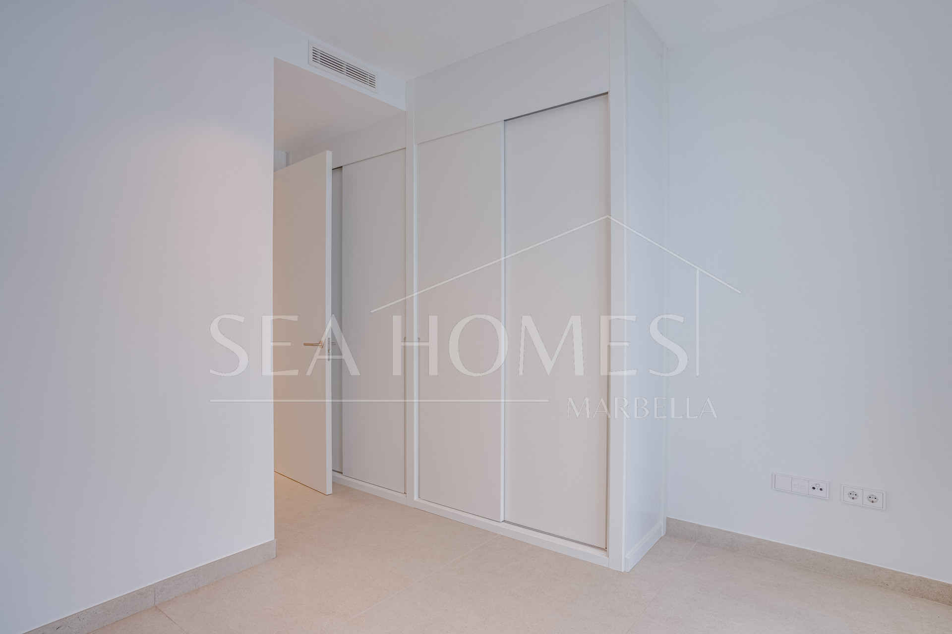Exclusive new two bedroom apartment in Marbella Sunset, located in Cabopino with stunning sea views