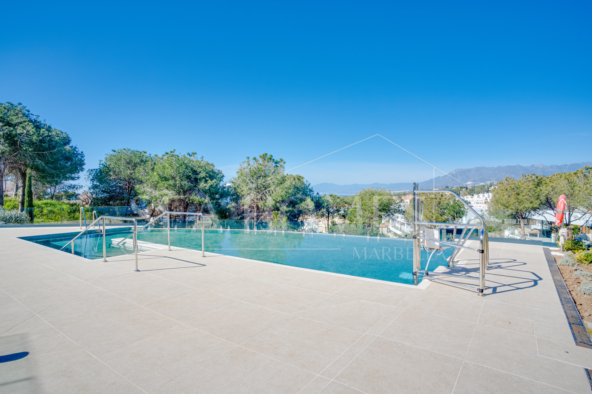 Exclusive new two bedroom apartment in Marbella Sunset, located in Cabopino with stunning sea views