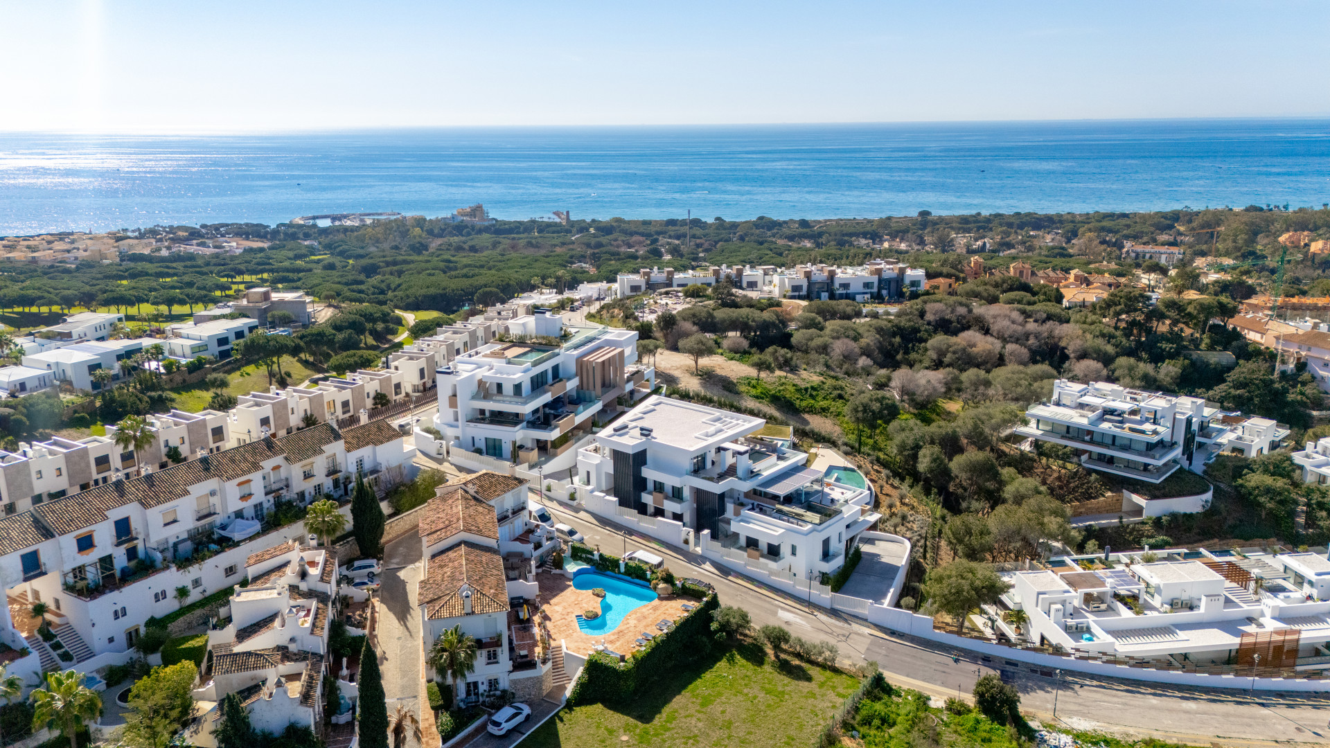 Exklusive neue 2-Zimmer-Wohnung in Marbella Sunset, in Cabopino mit herrlichem Meerblick