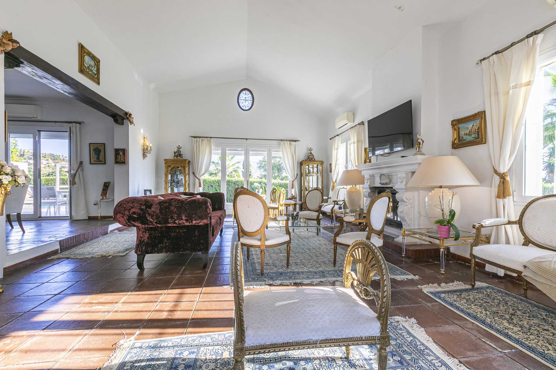 Sophisticated four bedroom villa located in Benahavís