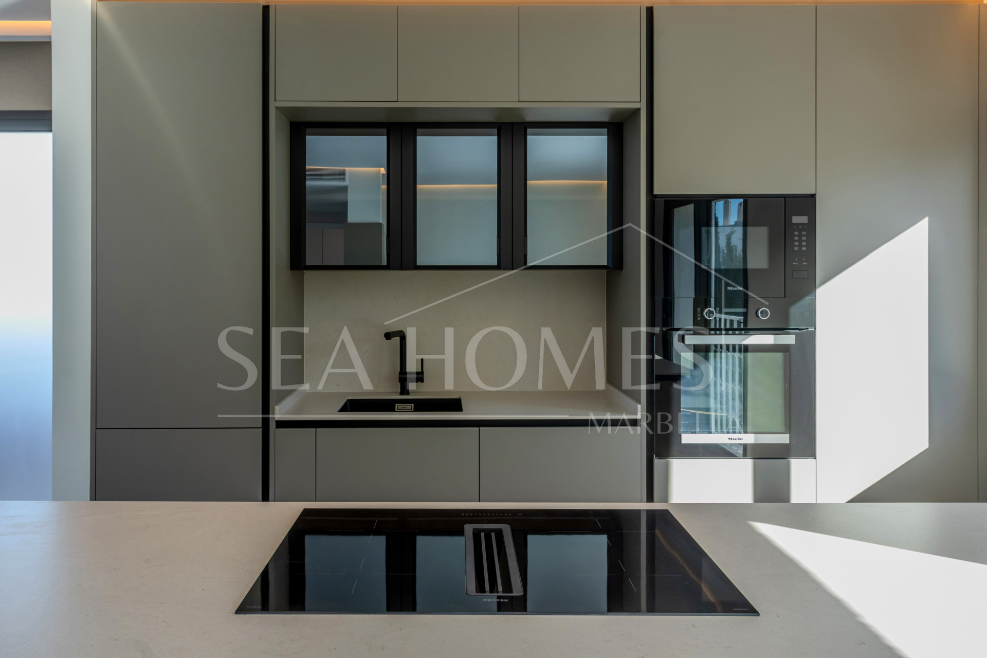 Incredible, beautifully renovated two bedroom penthouse in the gated community of Jardines de Andalucía, Nueva Andalucia