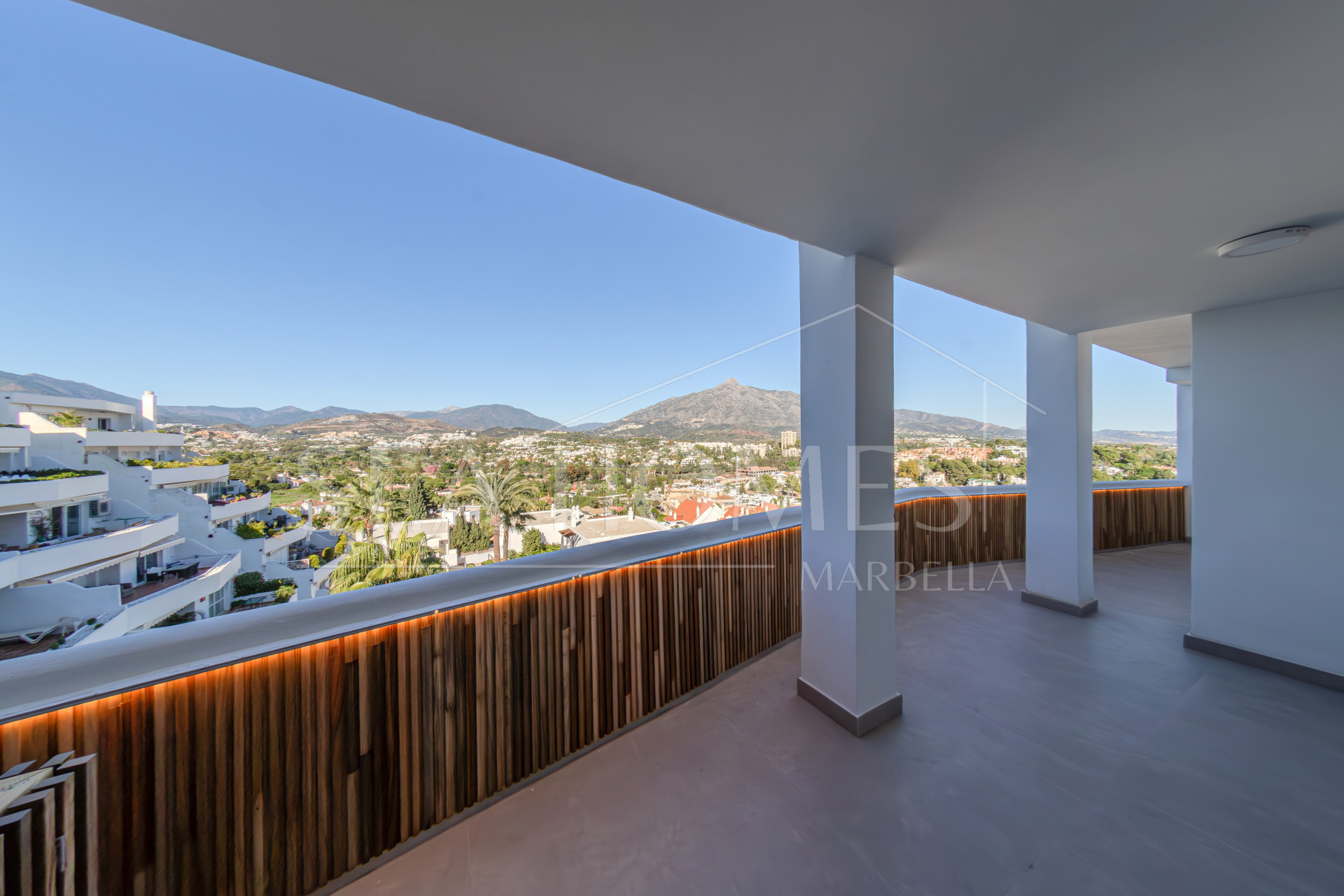 Incredible, beautifully renovated two bedroom penthouse in the gated community of Jardines de Andalucía, Nueva Andalucia
