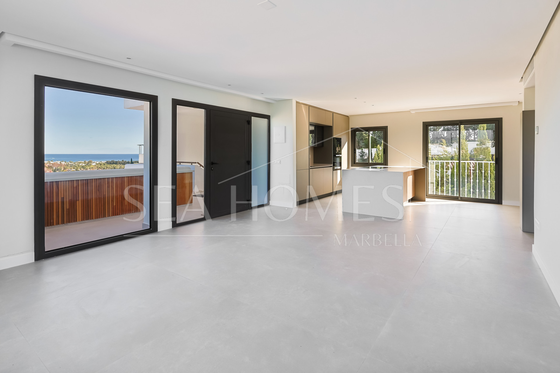 Incredible, beautifully renovated two bedroom penthouse in the gated community of Jardines de Andalucía, Nueva Andalucia