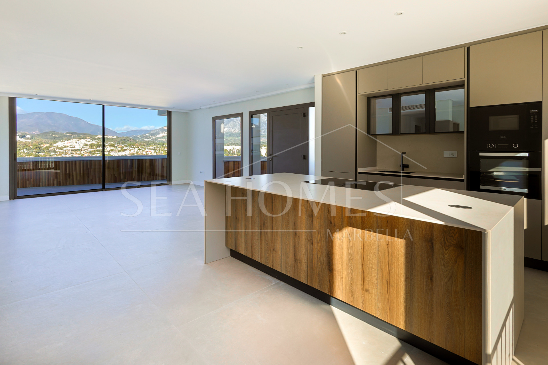 Incredible, beautifully renovated two bedroom penthouse in the gated community of Jardines de Andalucía, Nueva Andalucia