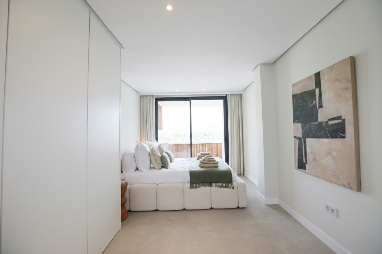 Incredible, beautifully renovated two bedroom penthouse in the gated community of Jardines de Andalucía, Nueva Andalucia