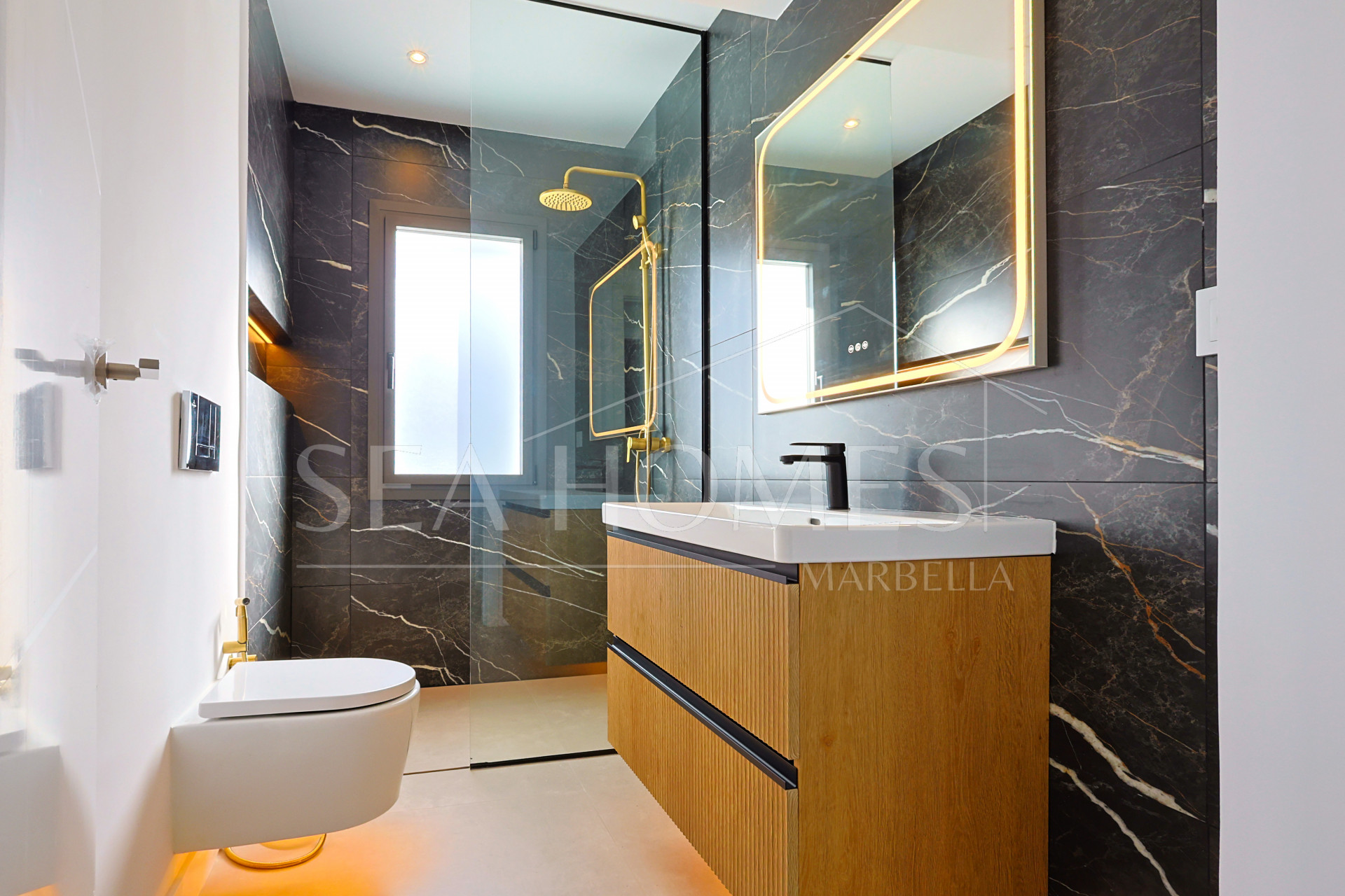 Incredible, beautifully renovated two bedroom penthouse in the gated community of Jardines de Andalucía, Nueva Andalucia