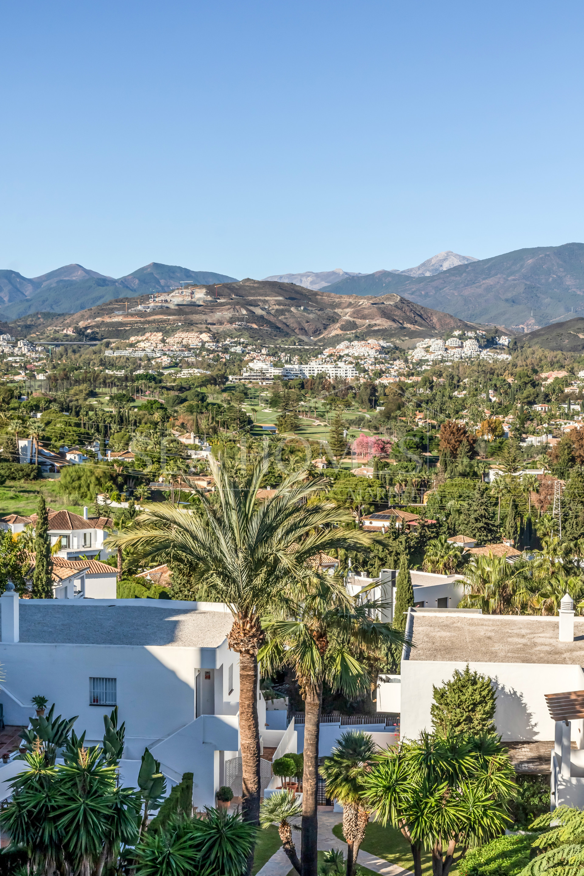 Incredible, beautifully renovated two bedroom penthouse in the gated community of Jardines de Andalucía, Nueva Andalucia