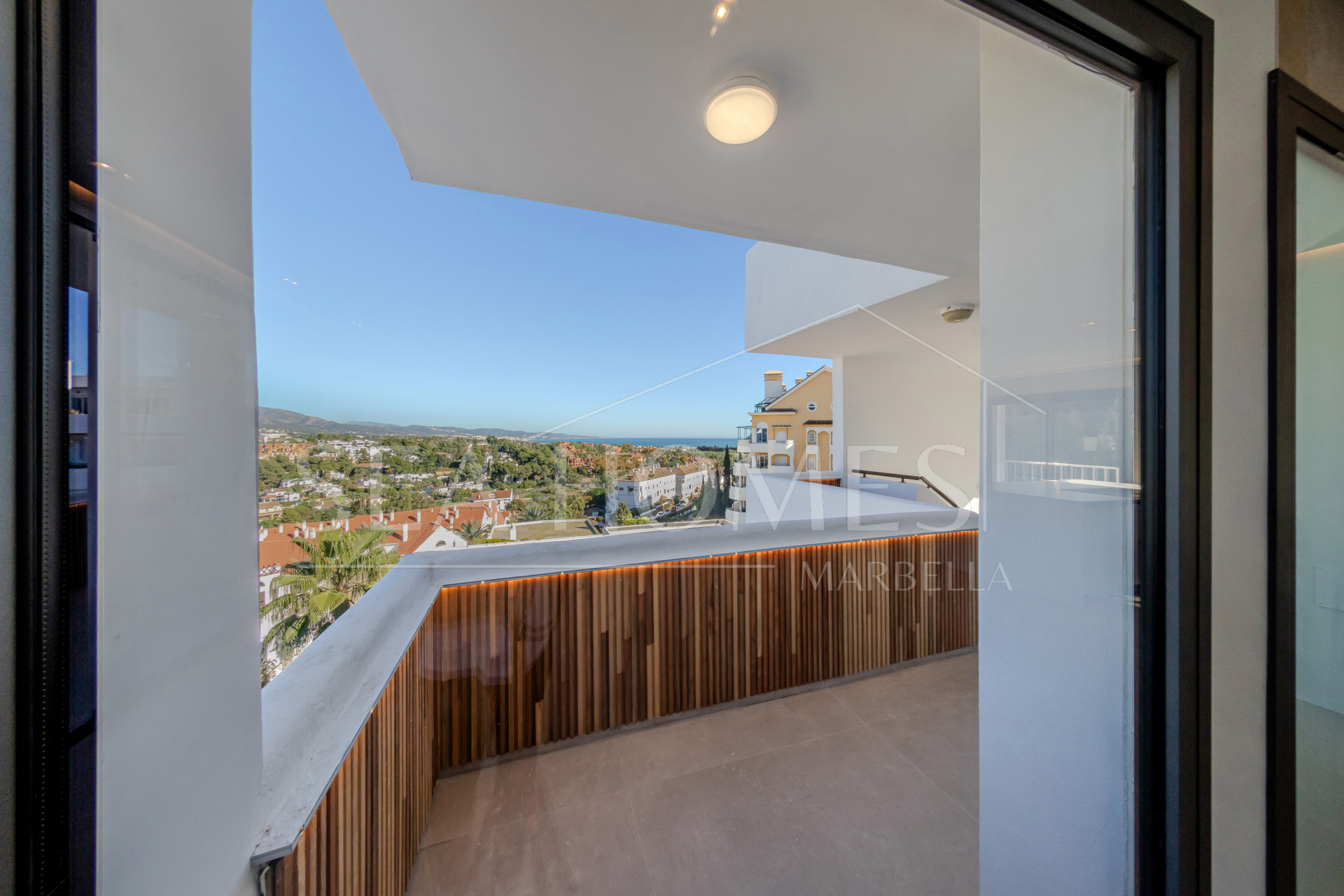Incredible, beautifully renovated two bedroom penthouse in the gated community of Jardines de Andalucía, Nueva Andalucia