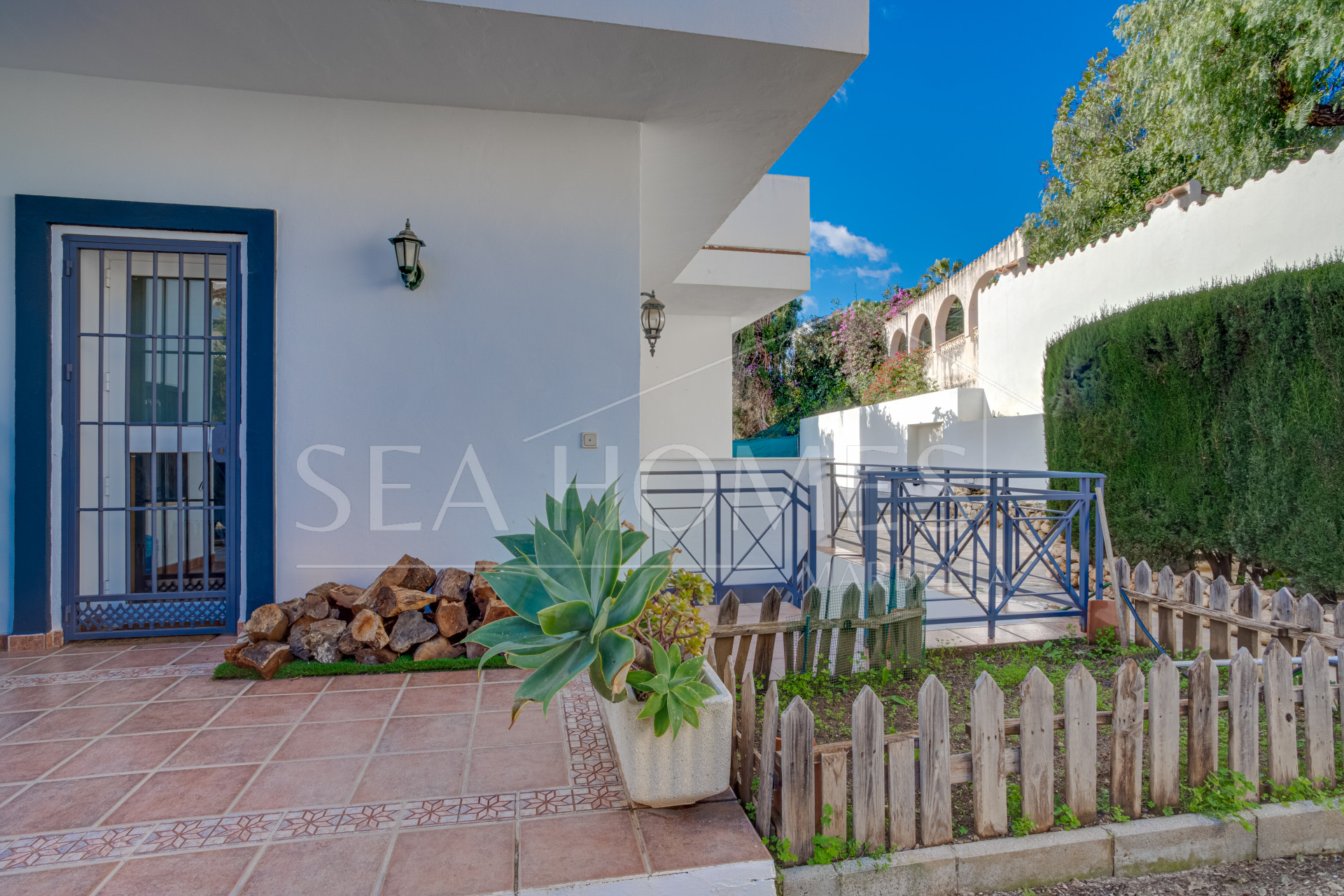 Spacious five-Bedroom Villa in Xarblanca, Marbella with sea views