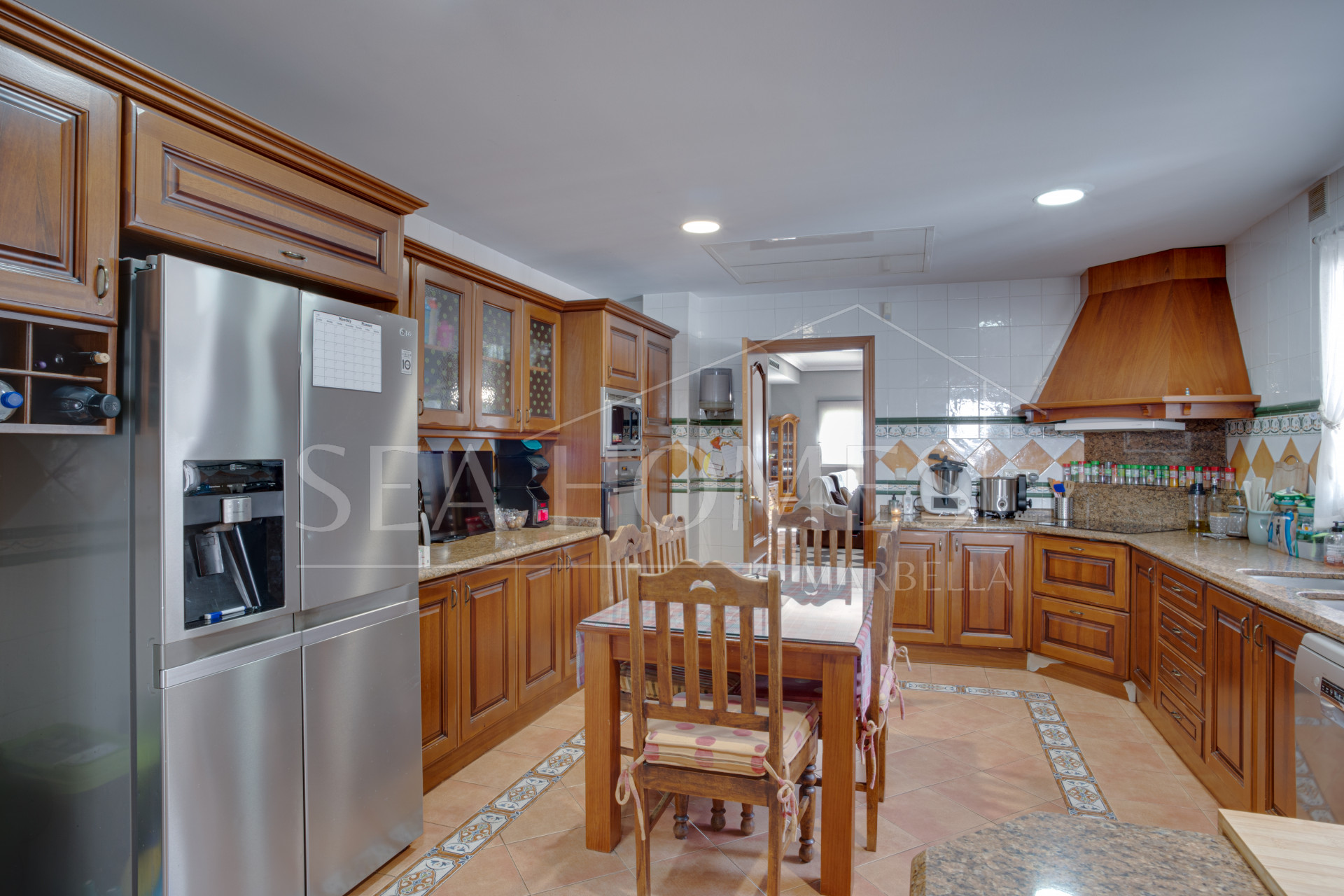 Spacious five-Bedroom Villa in Xarblanca, Marbella with sea views