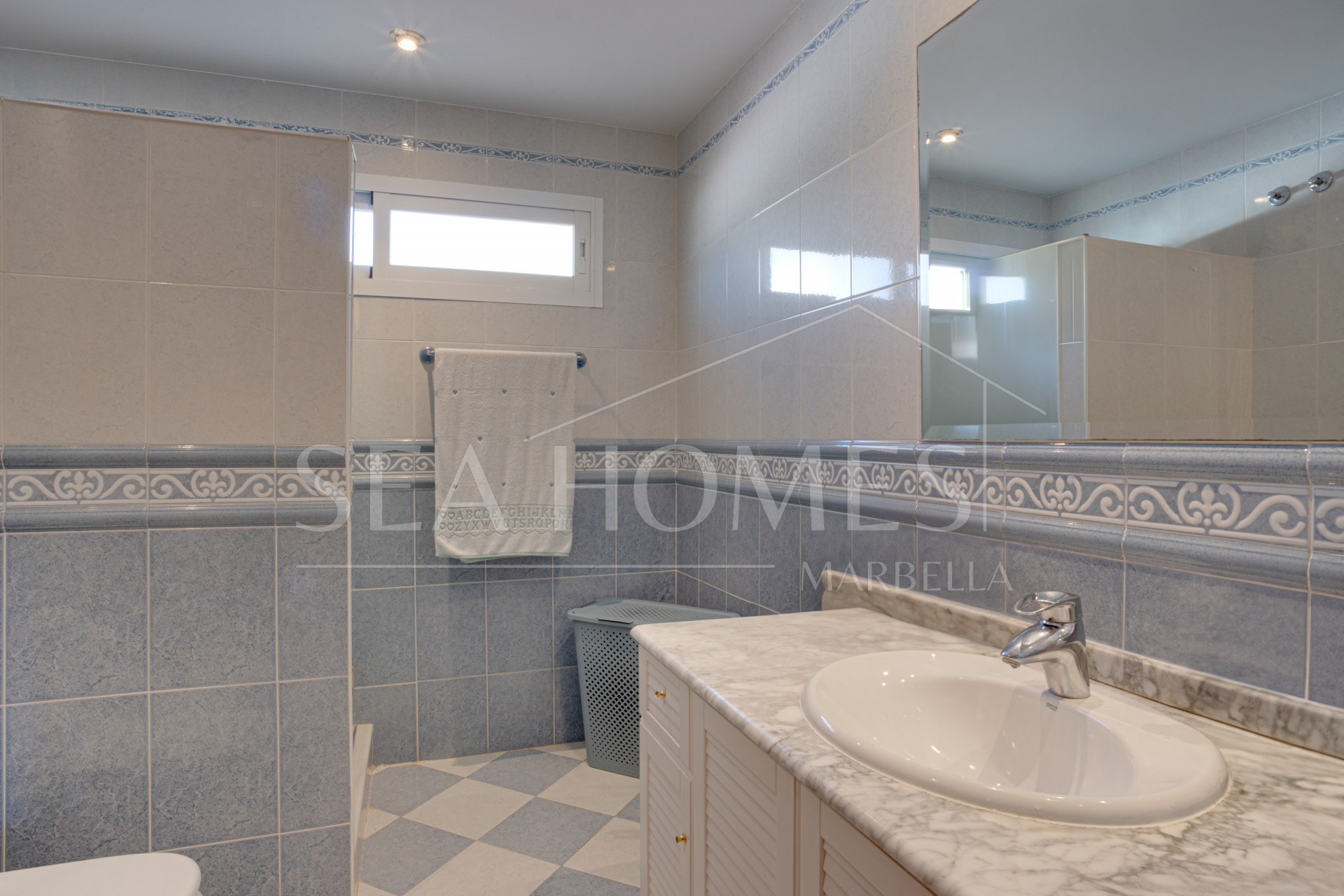 Spacious five-Bedroom Villa in Xarblanca, Marbella with sea views