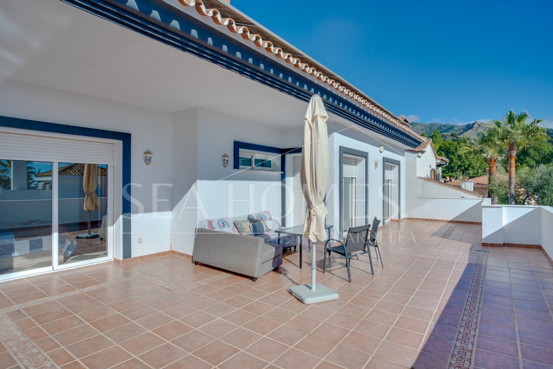 Spacious five-Bedroom Villa in Xarblanca, Marbella with sea views
