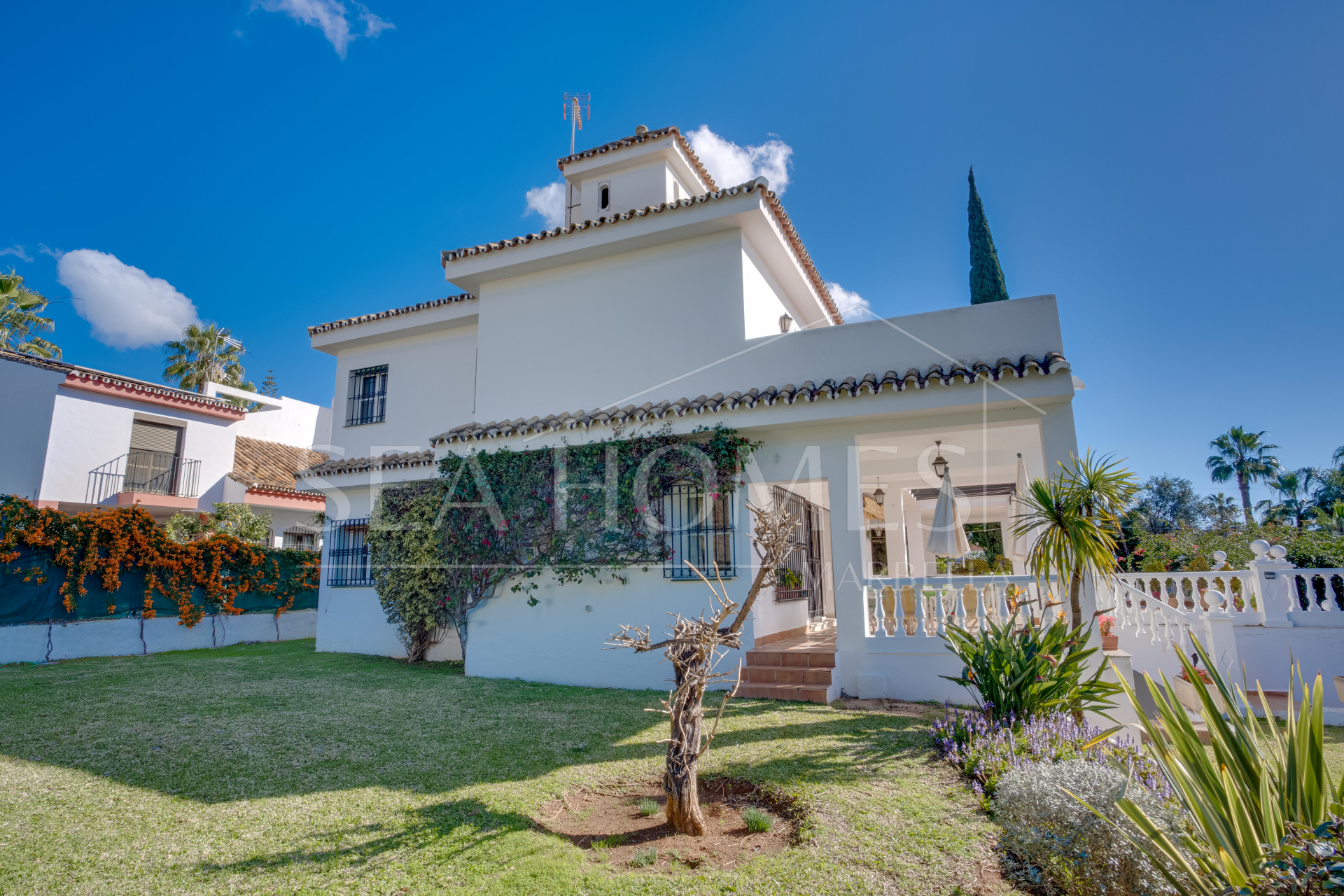 Spacious south facing six-bedroom villa in Marbella, with sea views