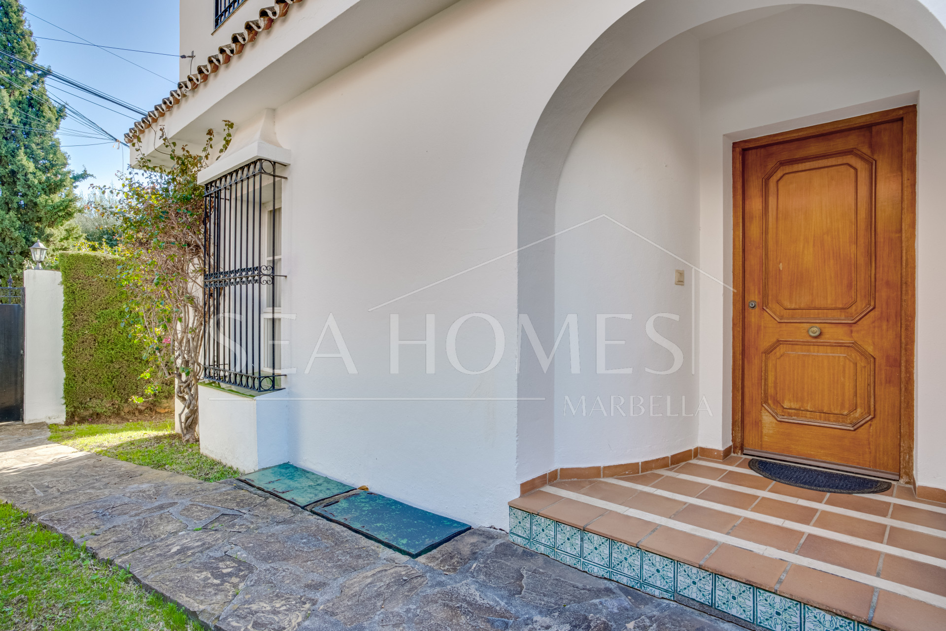 Spacious south facing six-bedroom villa in Marbella, with sea views