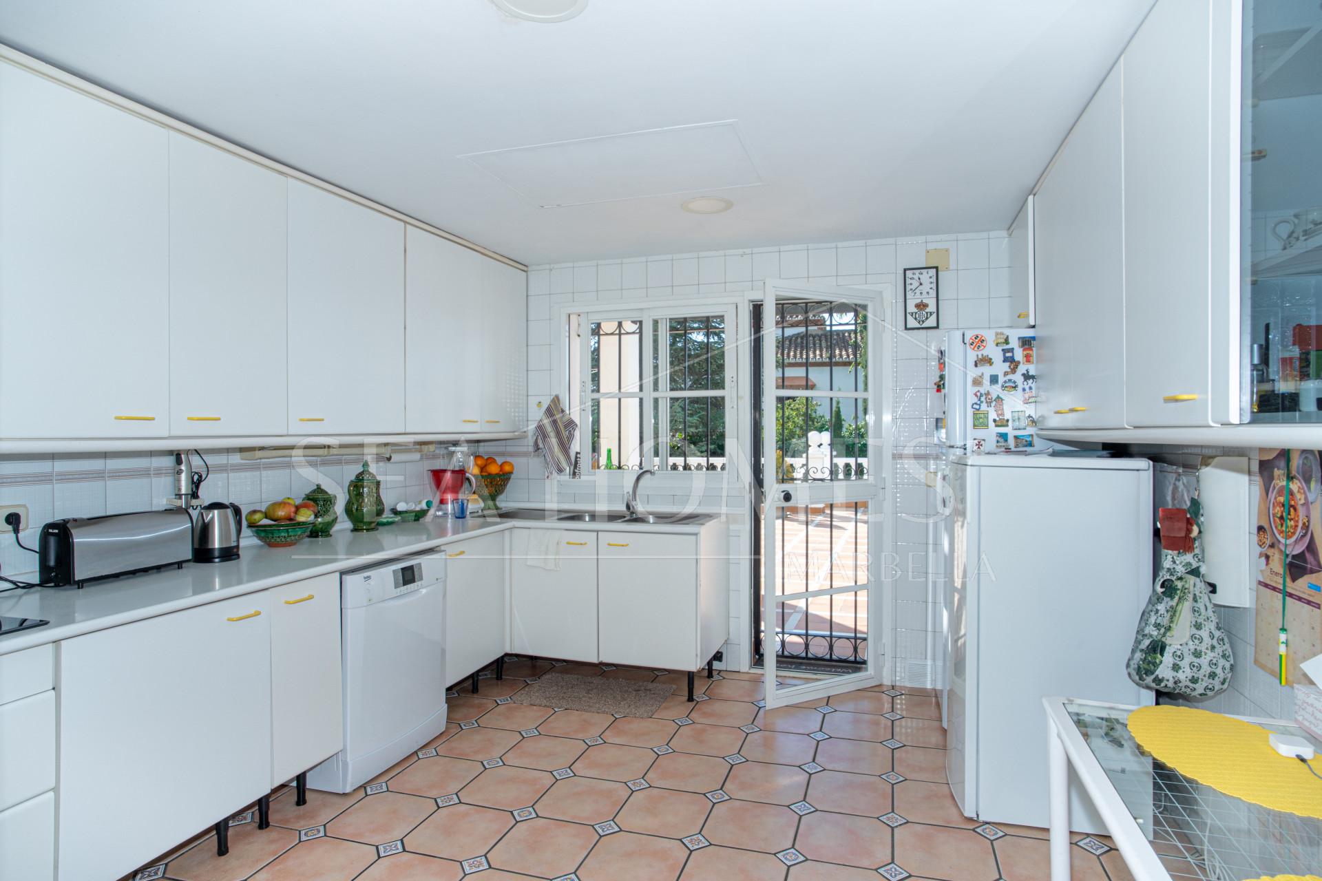 Spacious south facing six-bedroom villa in Marbella, with sea views