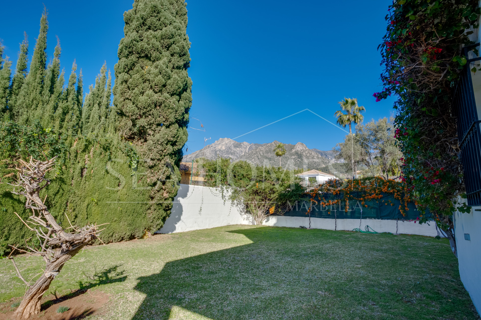 Spacious south facing six-bedroom villa in Marbella, with sea views