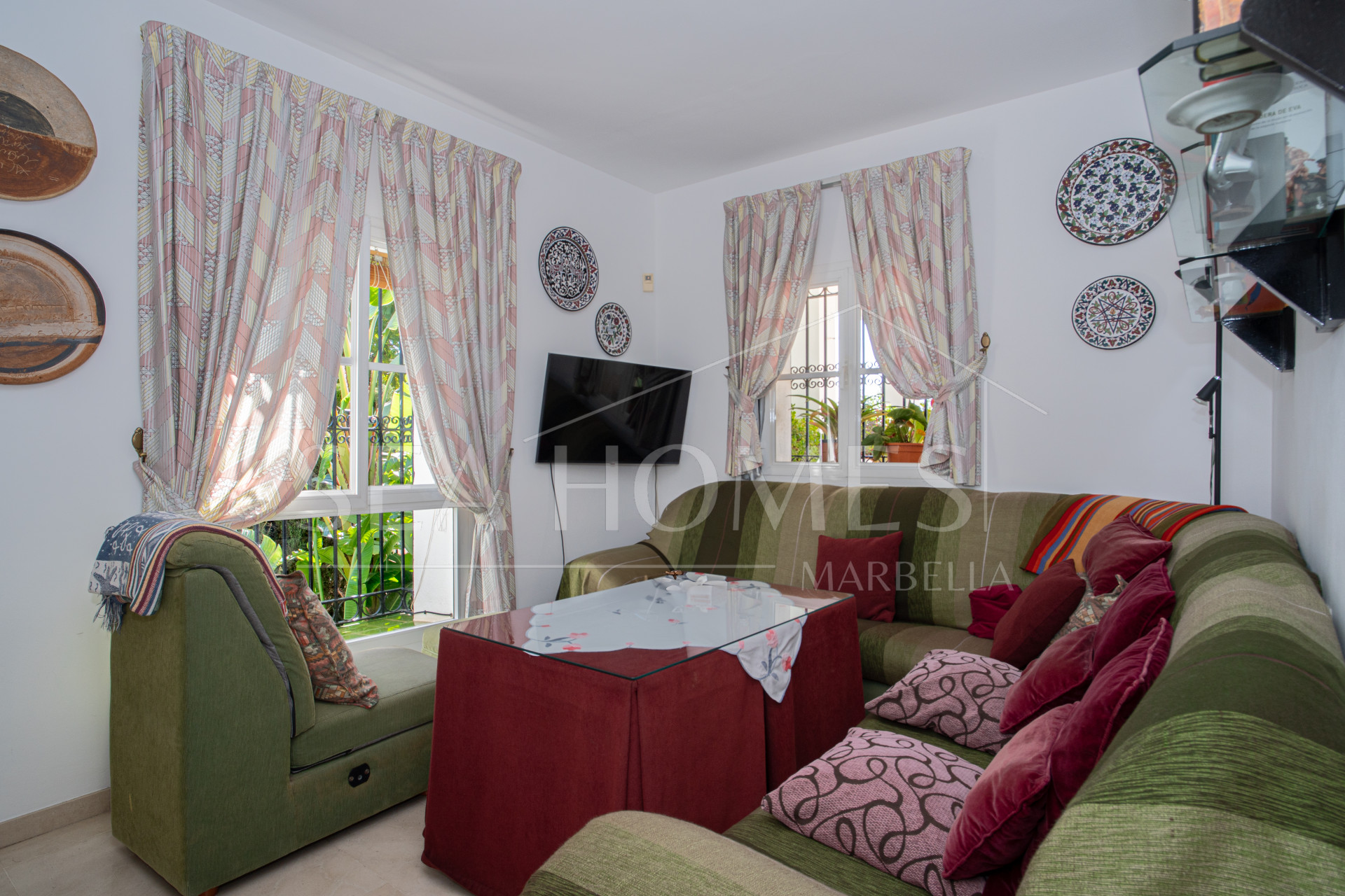 Spacious south facing six-bedroom villa in Marbella, with sea views