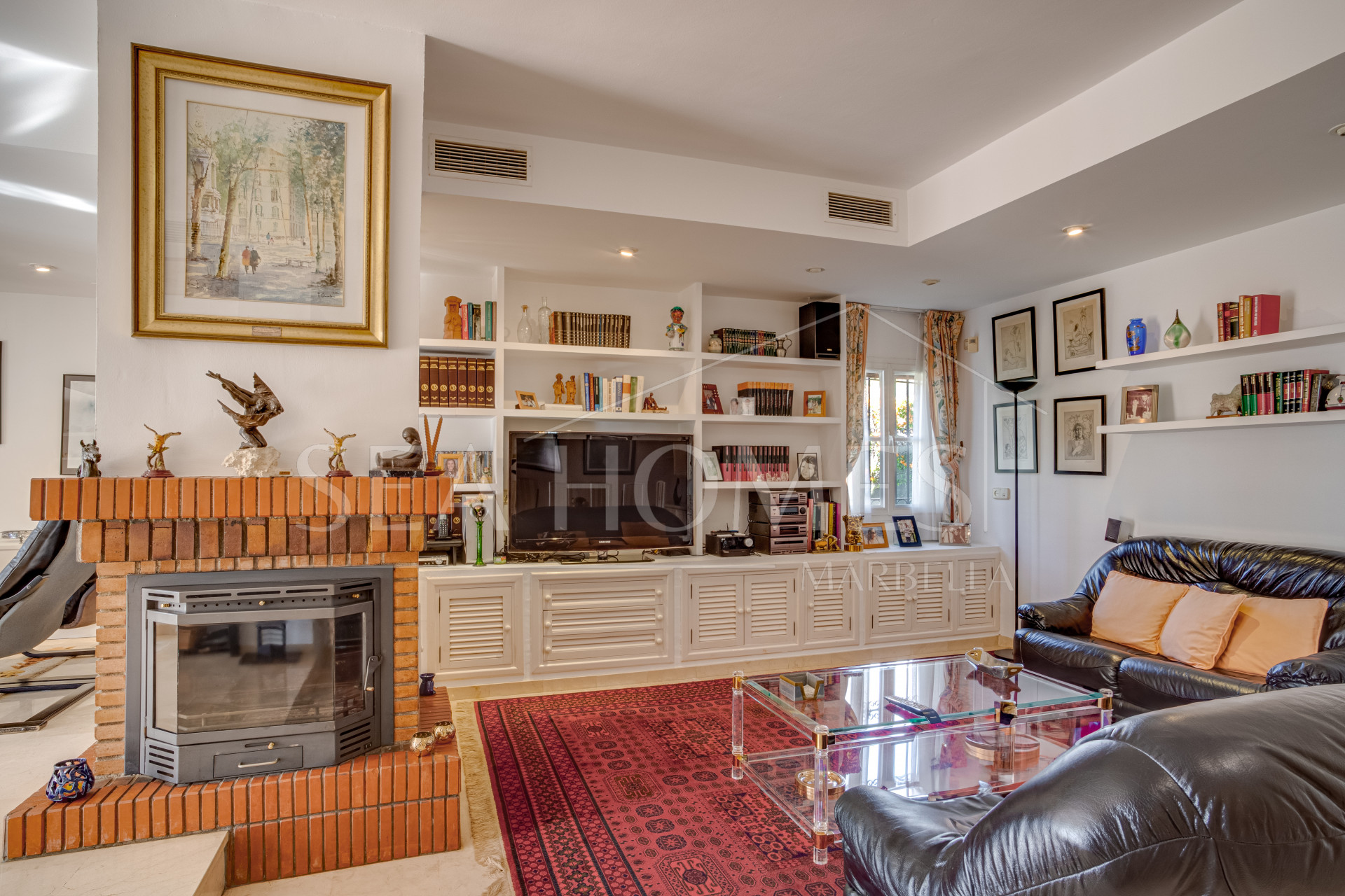 Spacious south facing six-bedroom villa in Marbella, with sea views