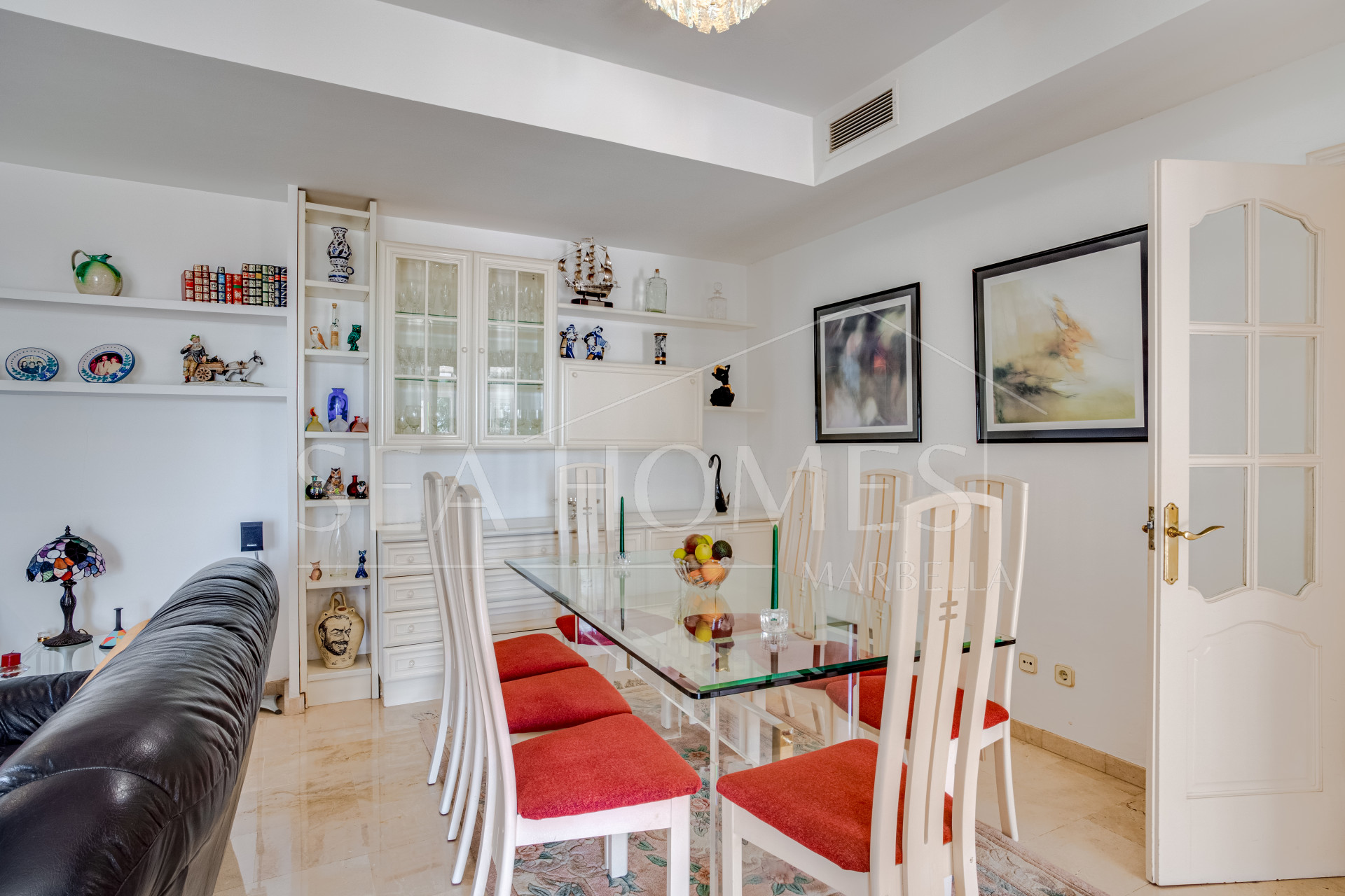 Spacious south facing six-bedroom villa in Marbella, with sea views