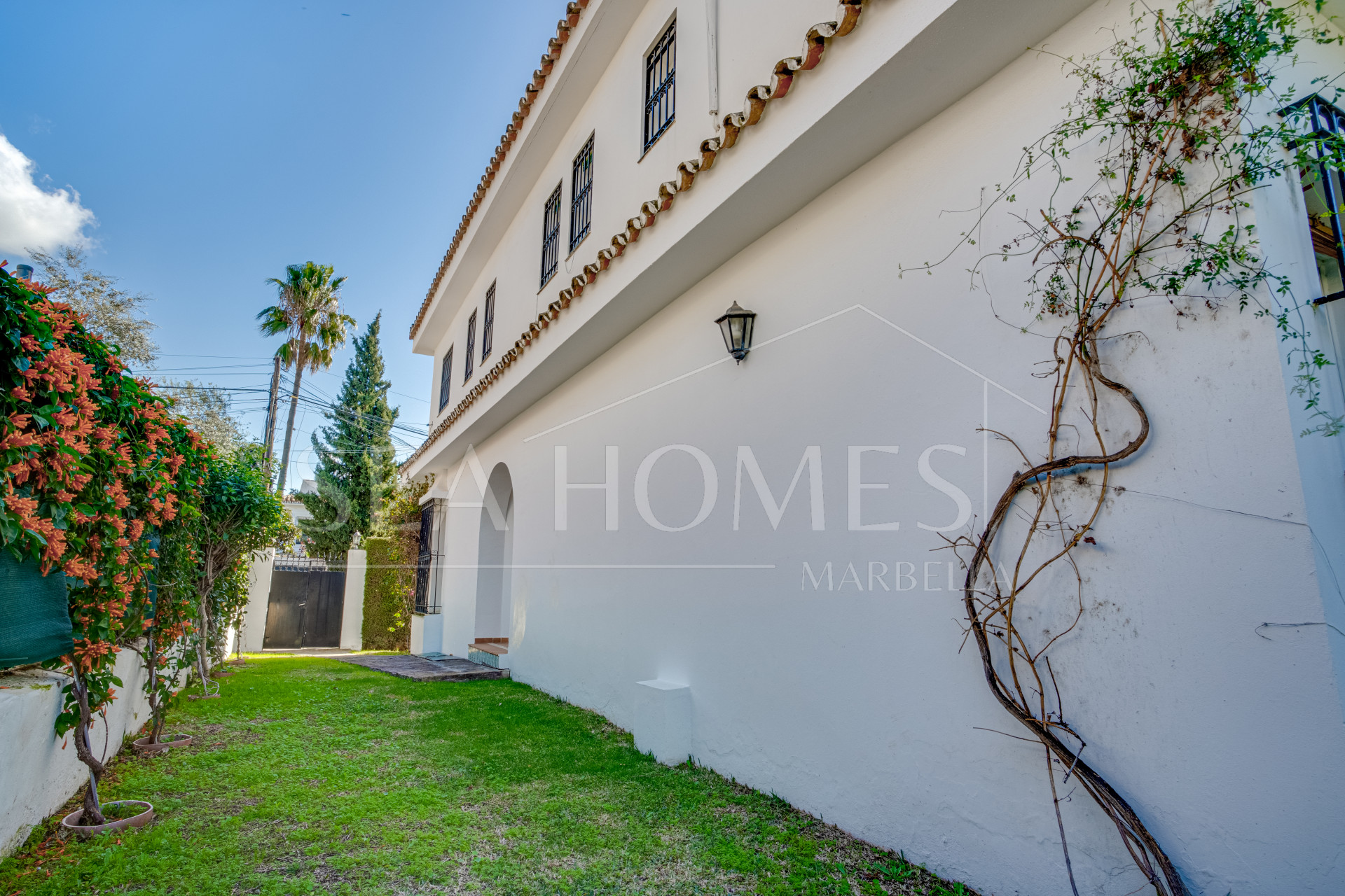 Spacious south facing six-bedroom villa in Marbella, with sea views