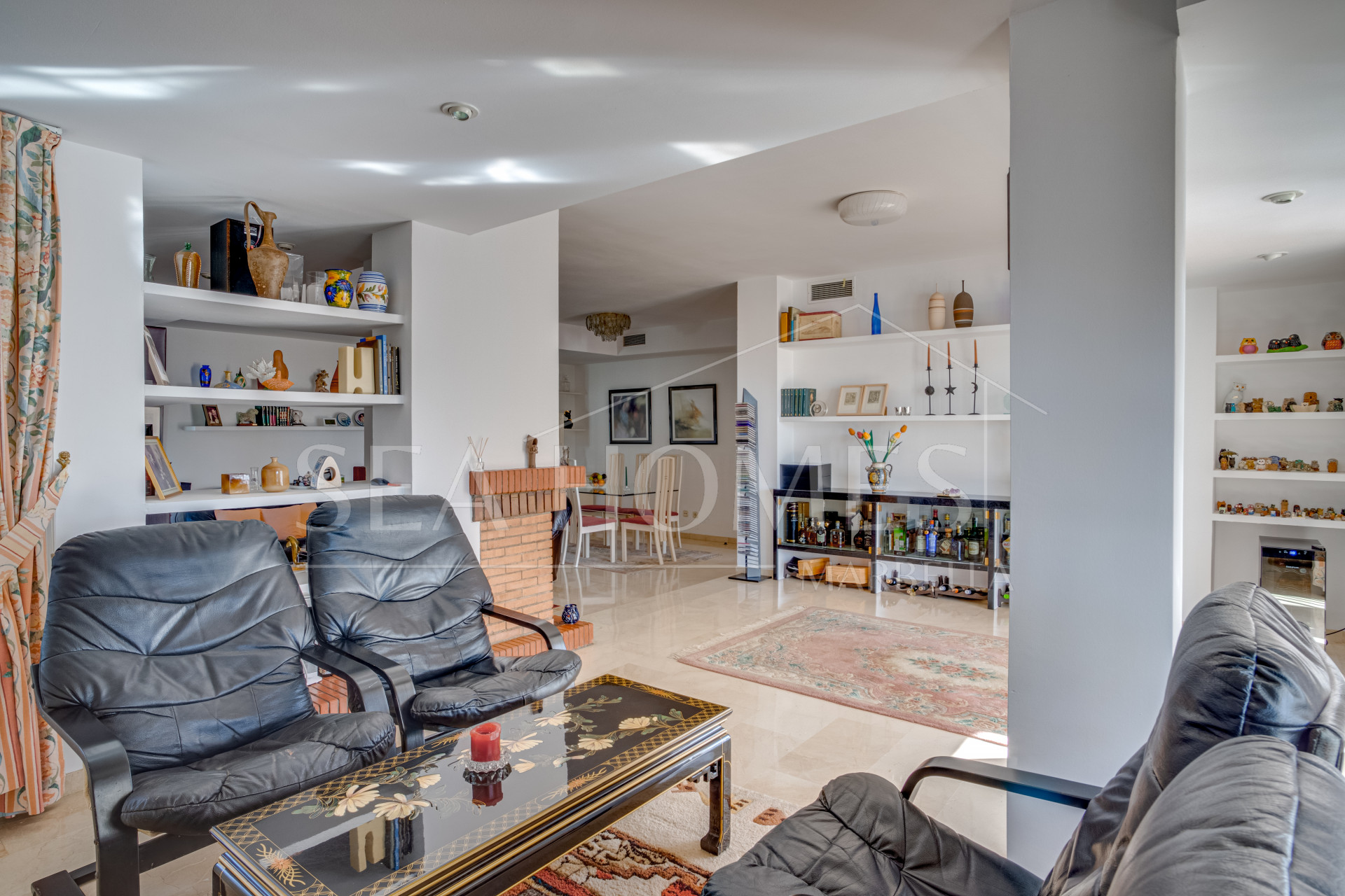 Spacious south facing six-bedroom villa in Marbella, with sea views