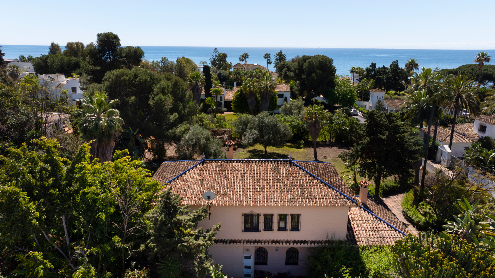 Charming, beachside four bedroom Villa located in Paraiso Barronal, Estepona.