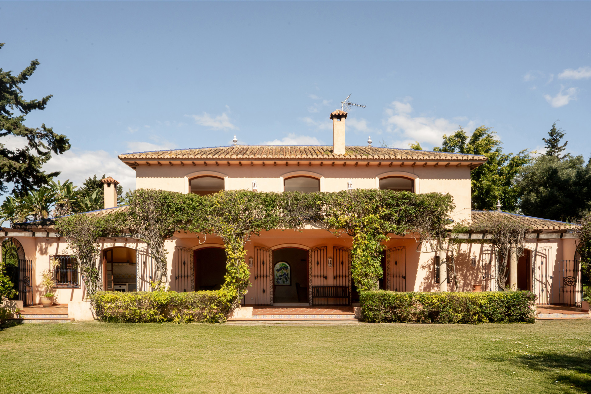Charming, beachside four bedroom Villa located in Paraiso Barronal, Estepona.