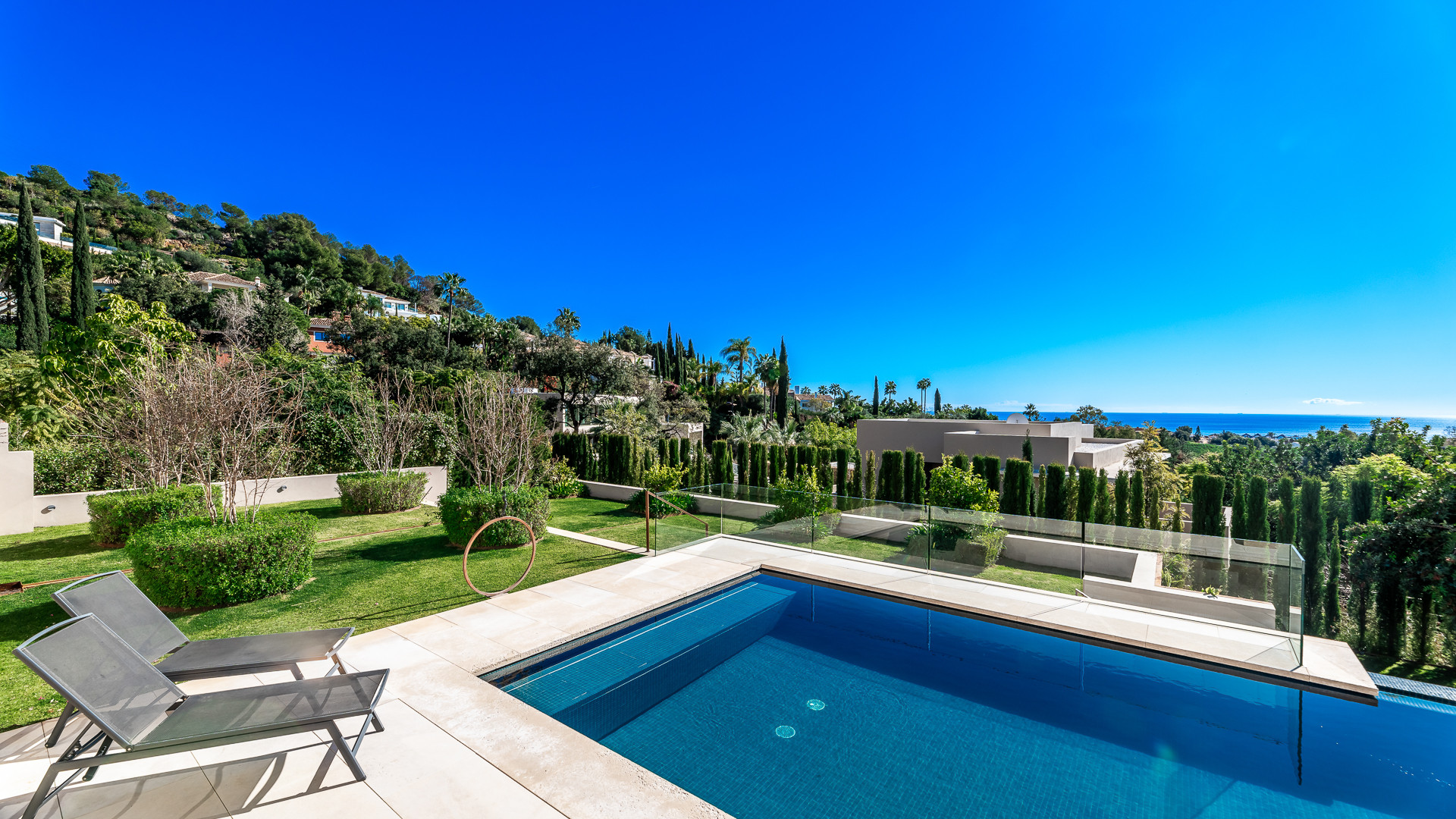 Exceptional five bedroom villa located in the gated community of Cascada de Camojan, Marbella Golden Mile